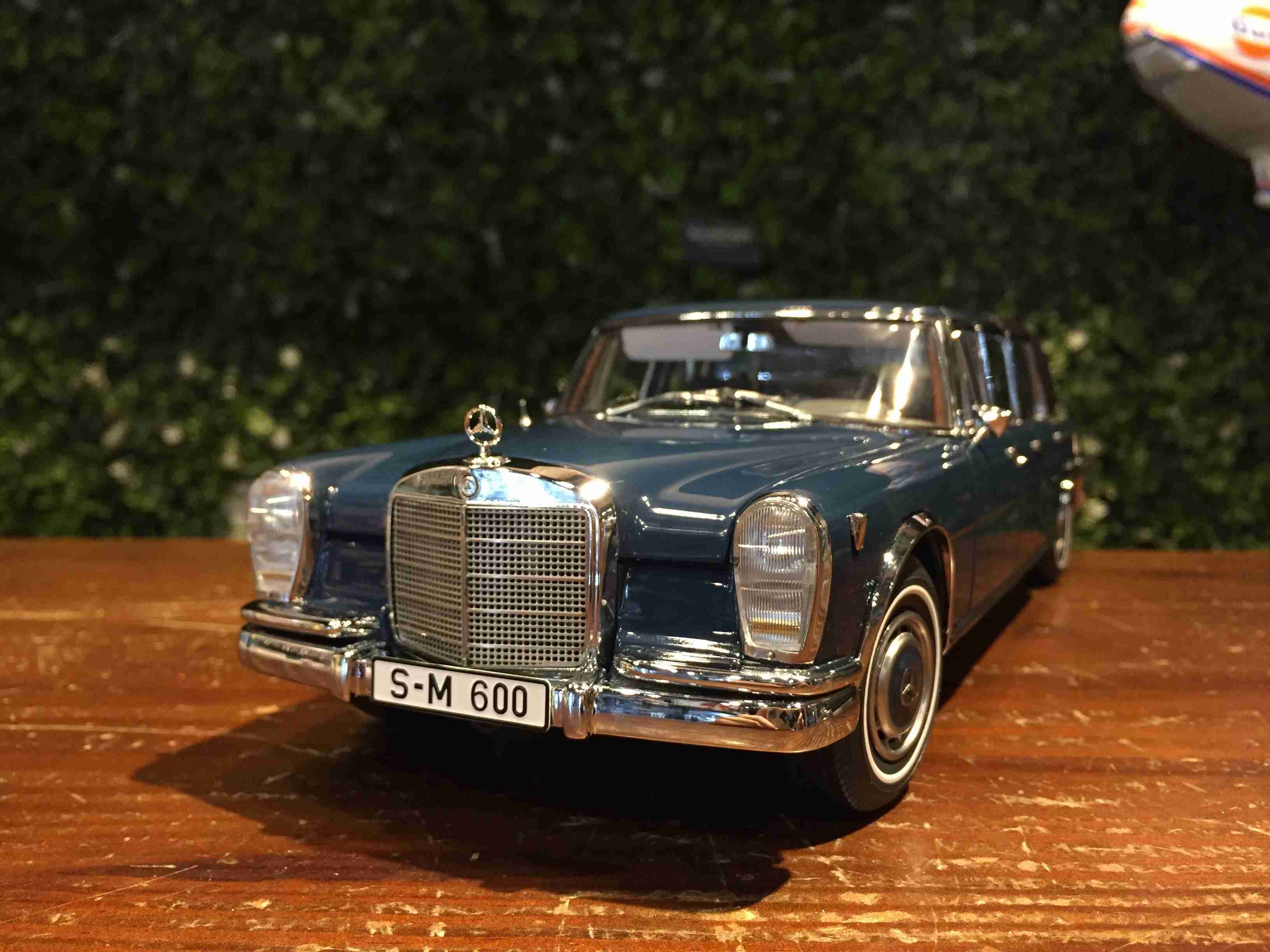 1/18 CMC Mercedes-Benz 600 Pullman W100 Landaulet M205【MGM】