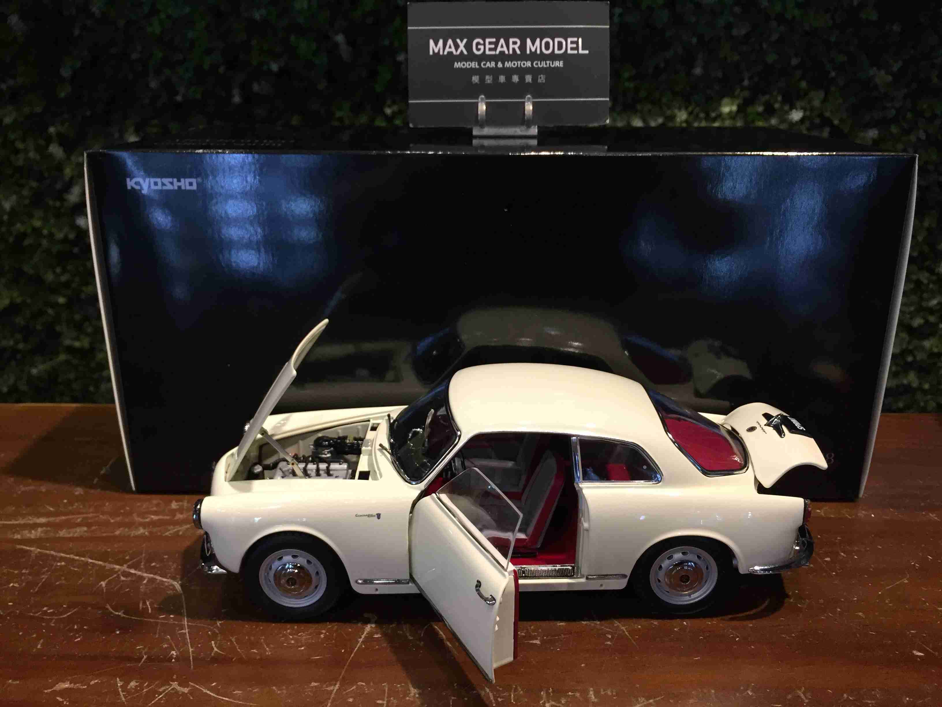 1/18 Kyosho Alfa Romeo Giulietta Sprint White 08957W【MGM】