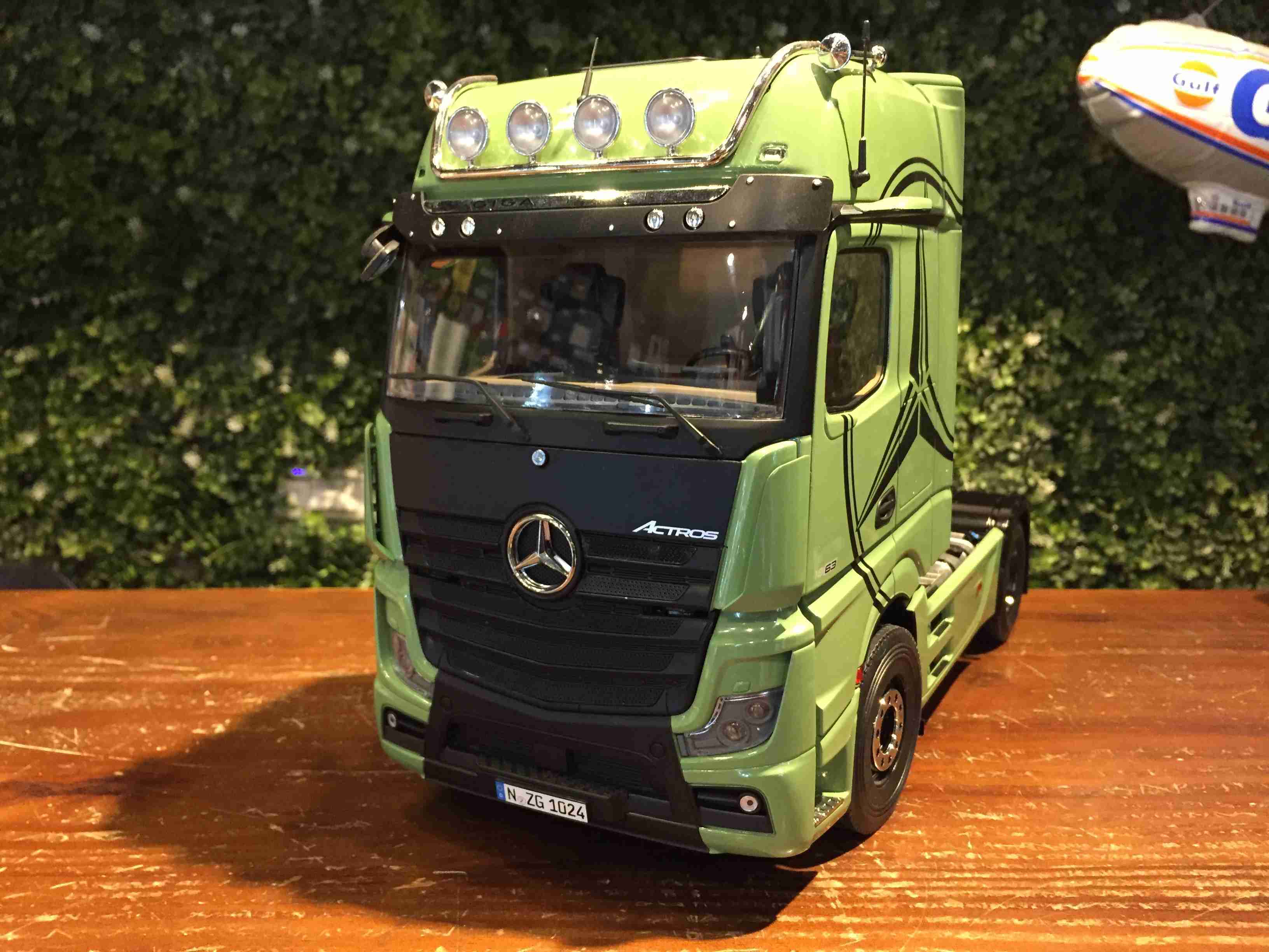 1/18 NZG Mercedes-Benz Actros Green 1024/30【MGM】