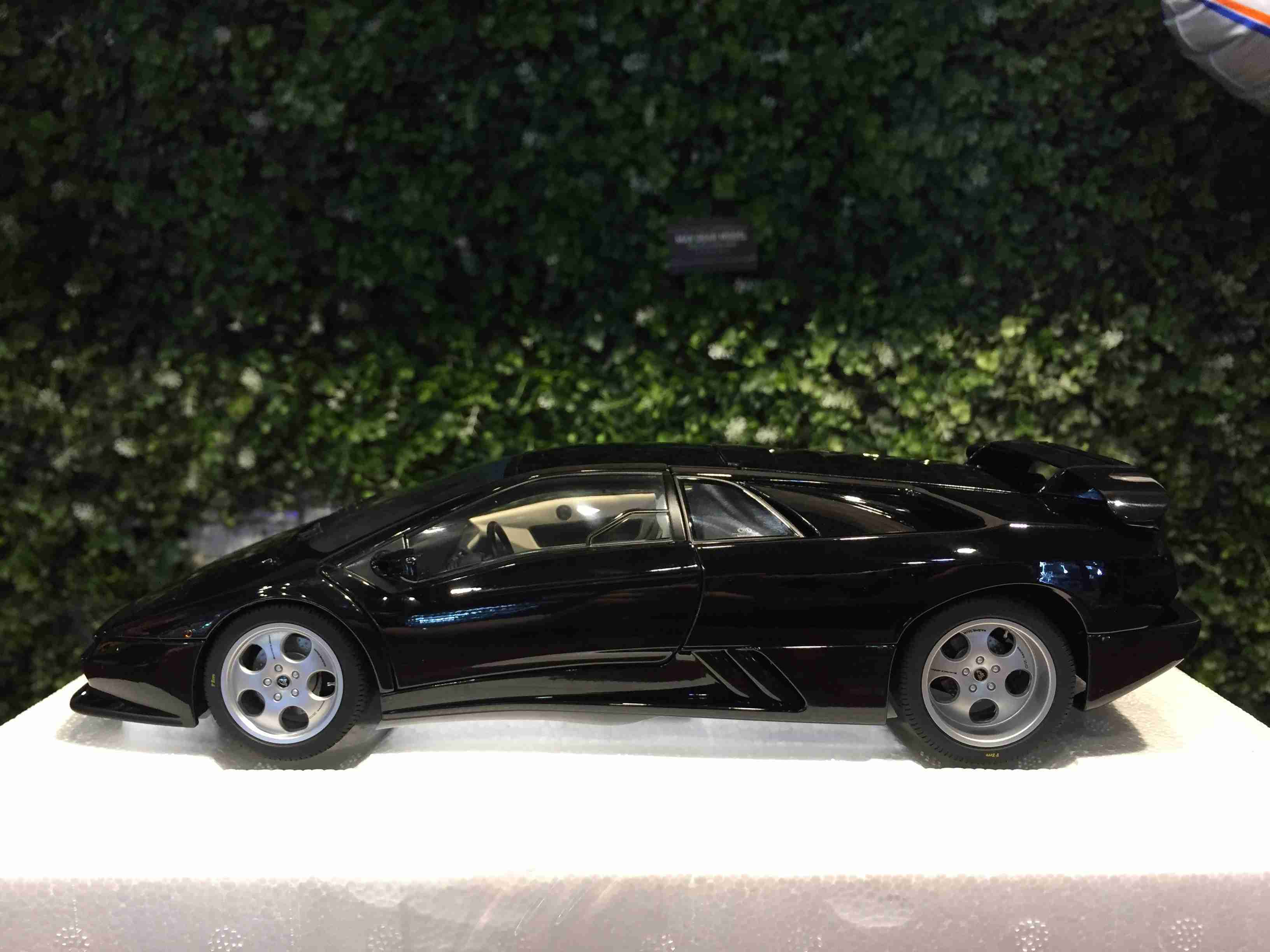 1/18 AUTOart Lamborghini Diablo SE30 Black 79159【MGM】