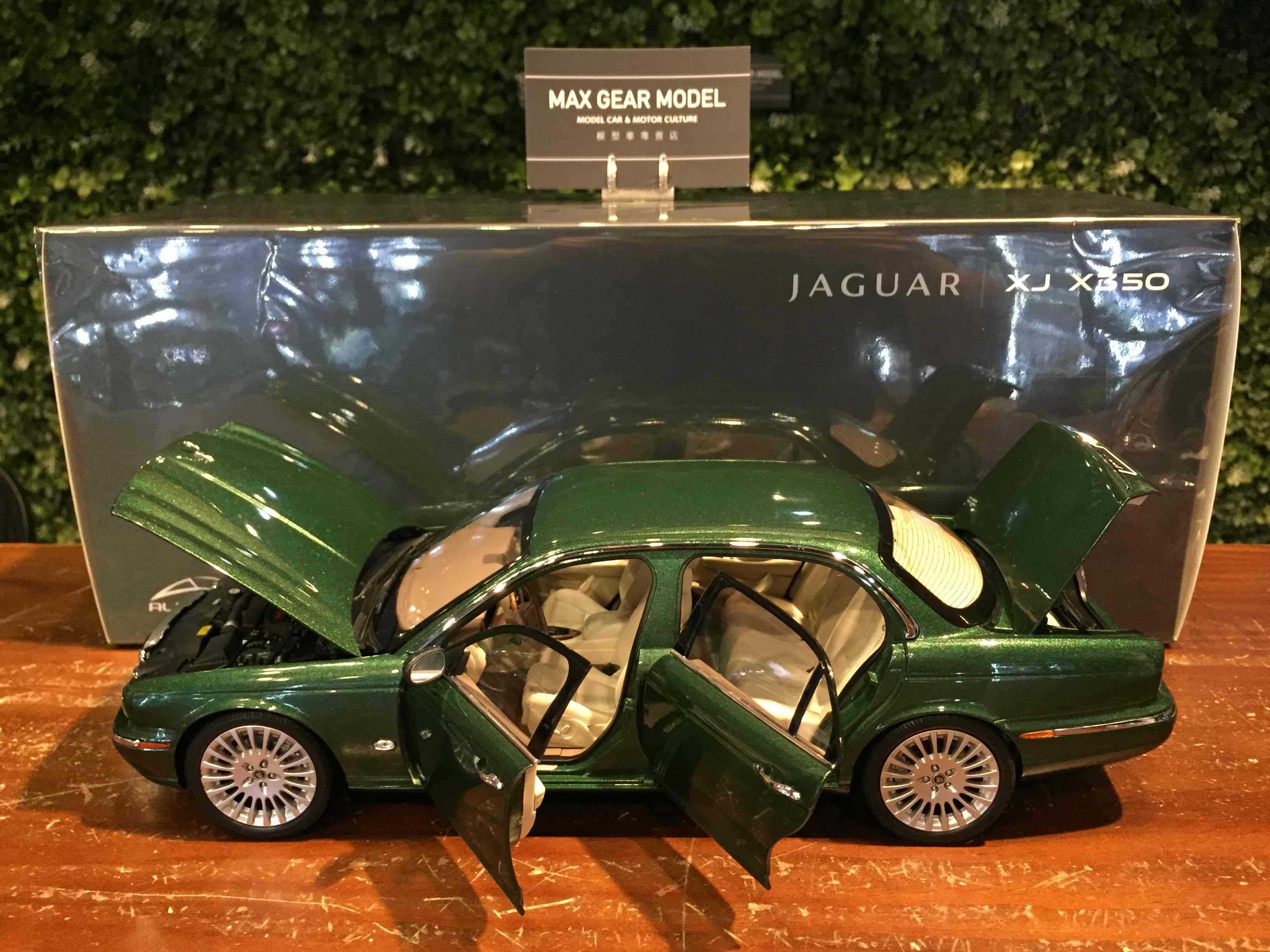 1/18 Almost Real Jaguar XJ6 (X350) Racing Green 810502【MGM】