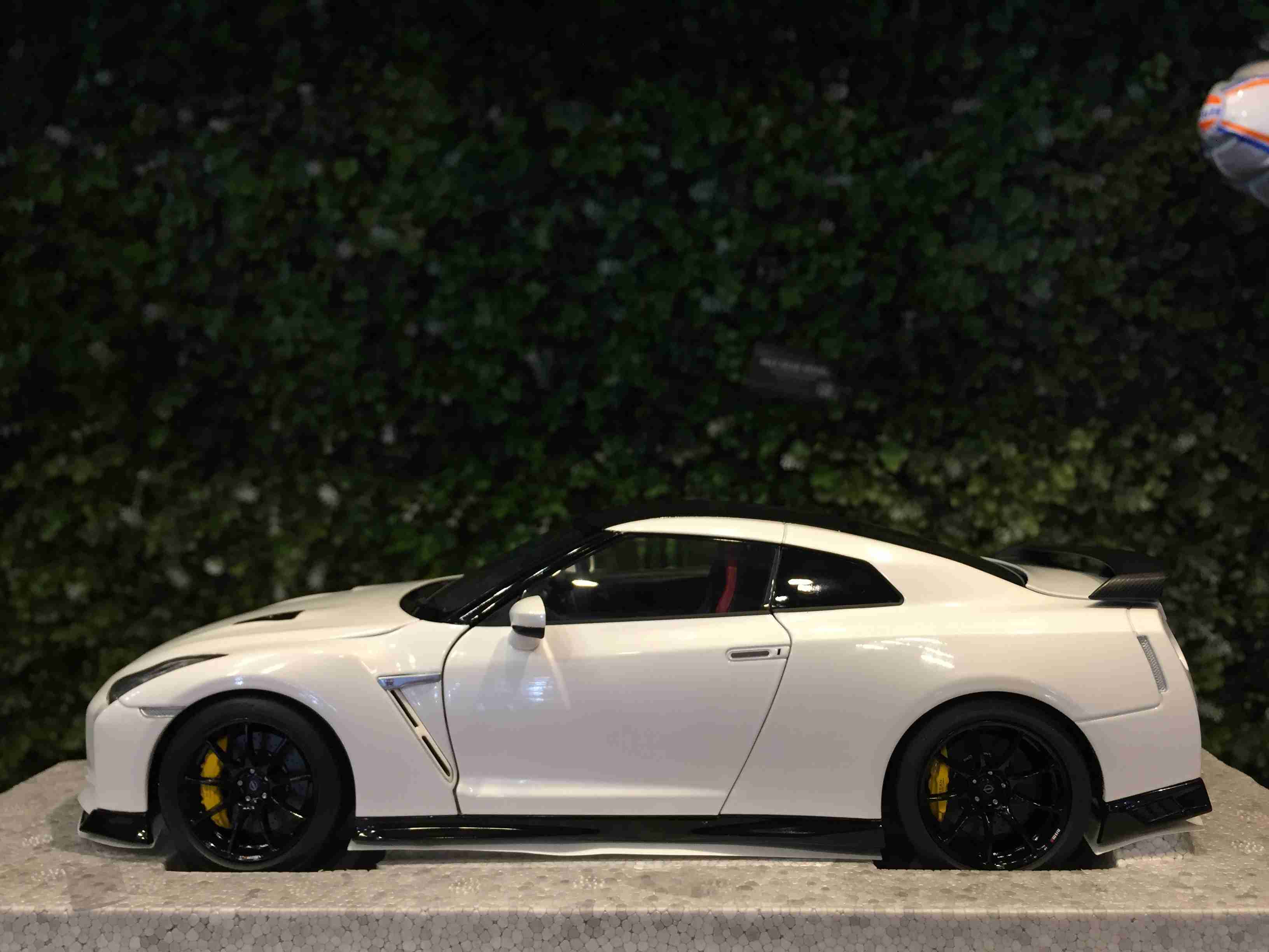 1/18 Motorhelix Nissan GT-R (R35) Track Edition M83518【MGM】