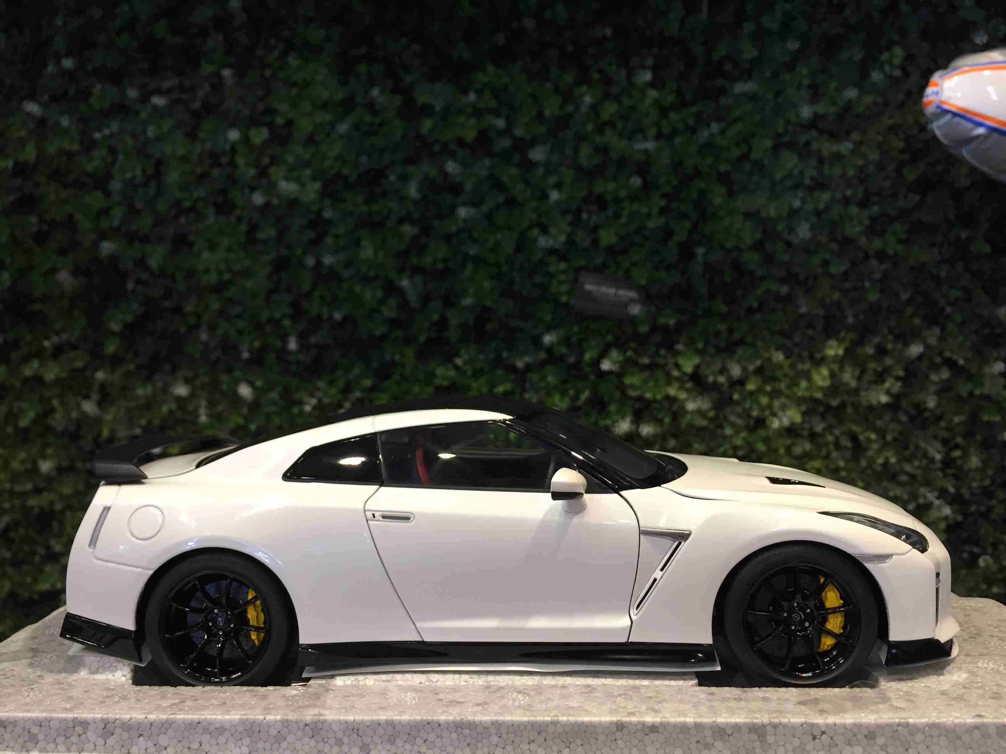 1/18 Motorhelix Nissan GT-R (R35) Track Edition M83518【MGM】