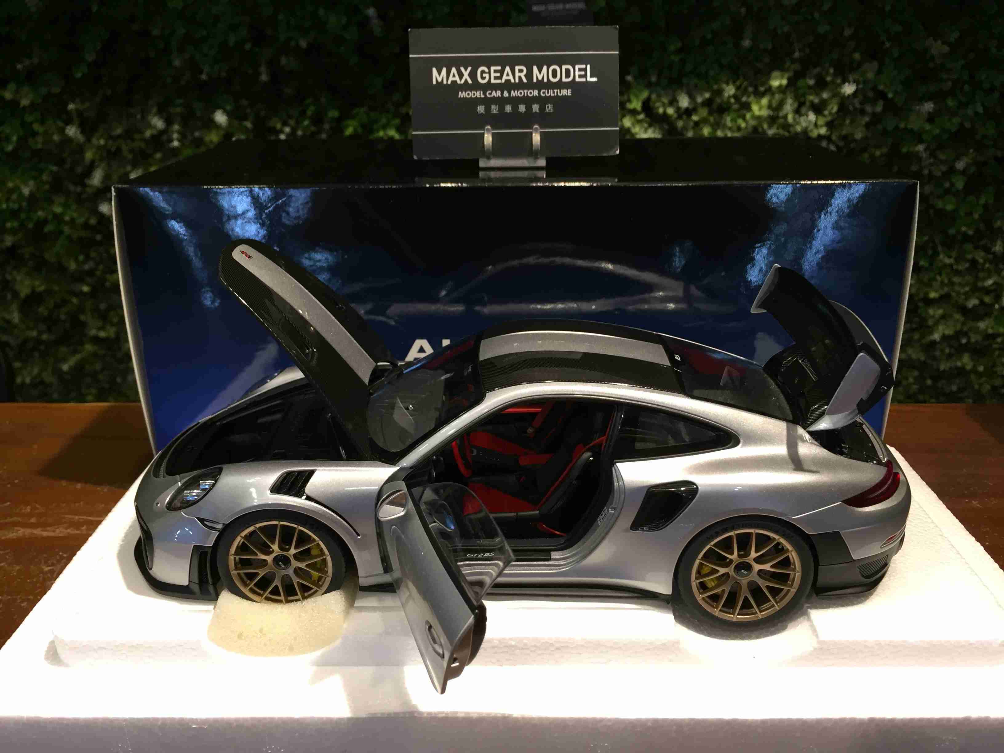 1/18 AUTOart Porsche 911 (991) GT2 RS Weissach 78174【MGM】