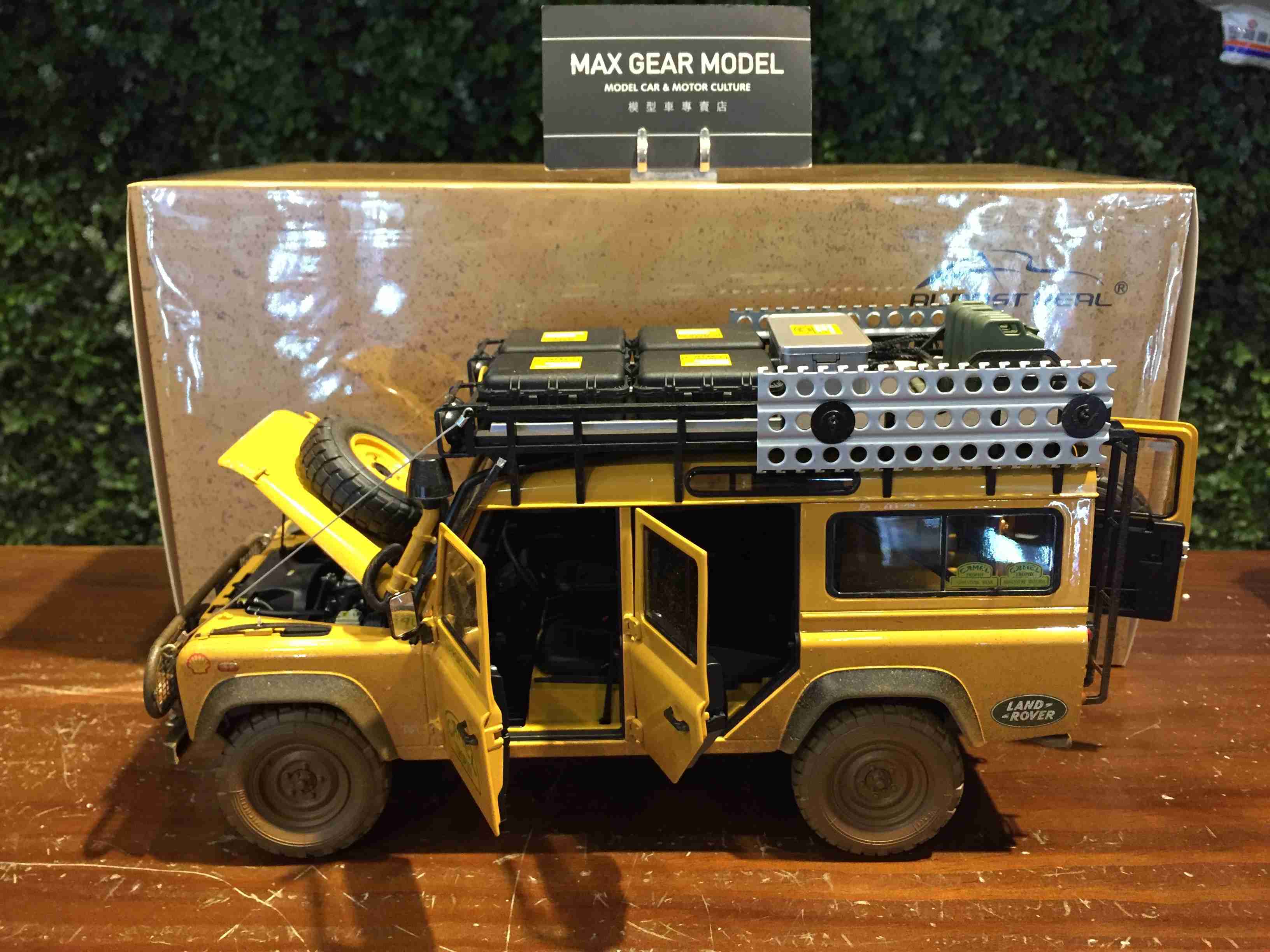 1/18 Almost Real Defender 110 Camel Trophy 駱駝盃髒污 810309【MGM】