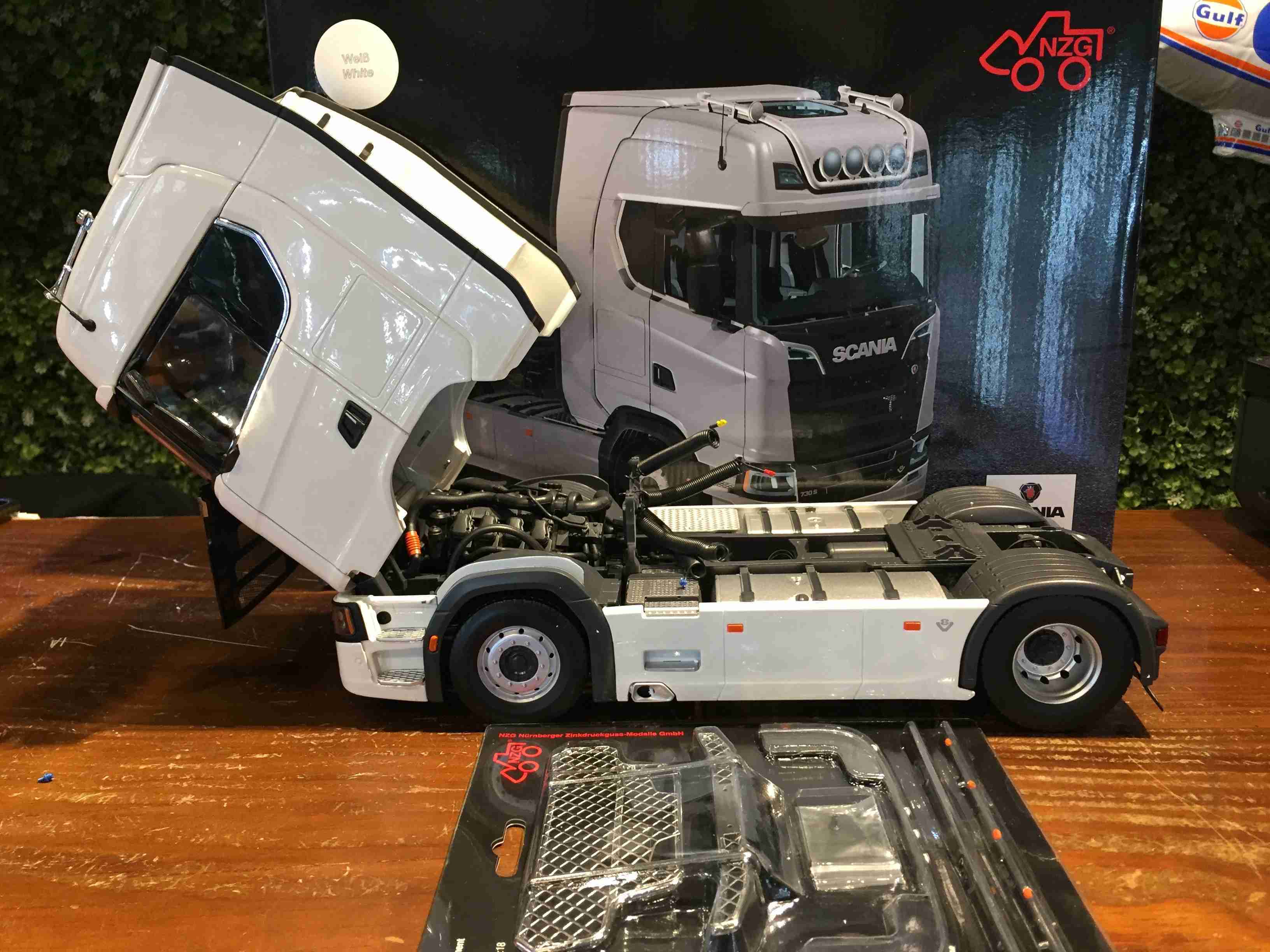 1/18 NZG Scania V8 730S White 1019/40【MGM】
