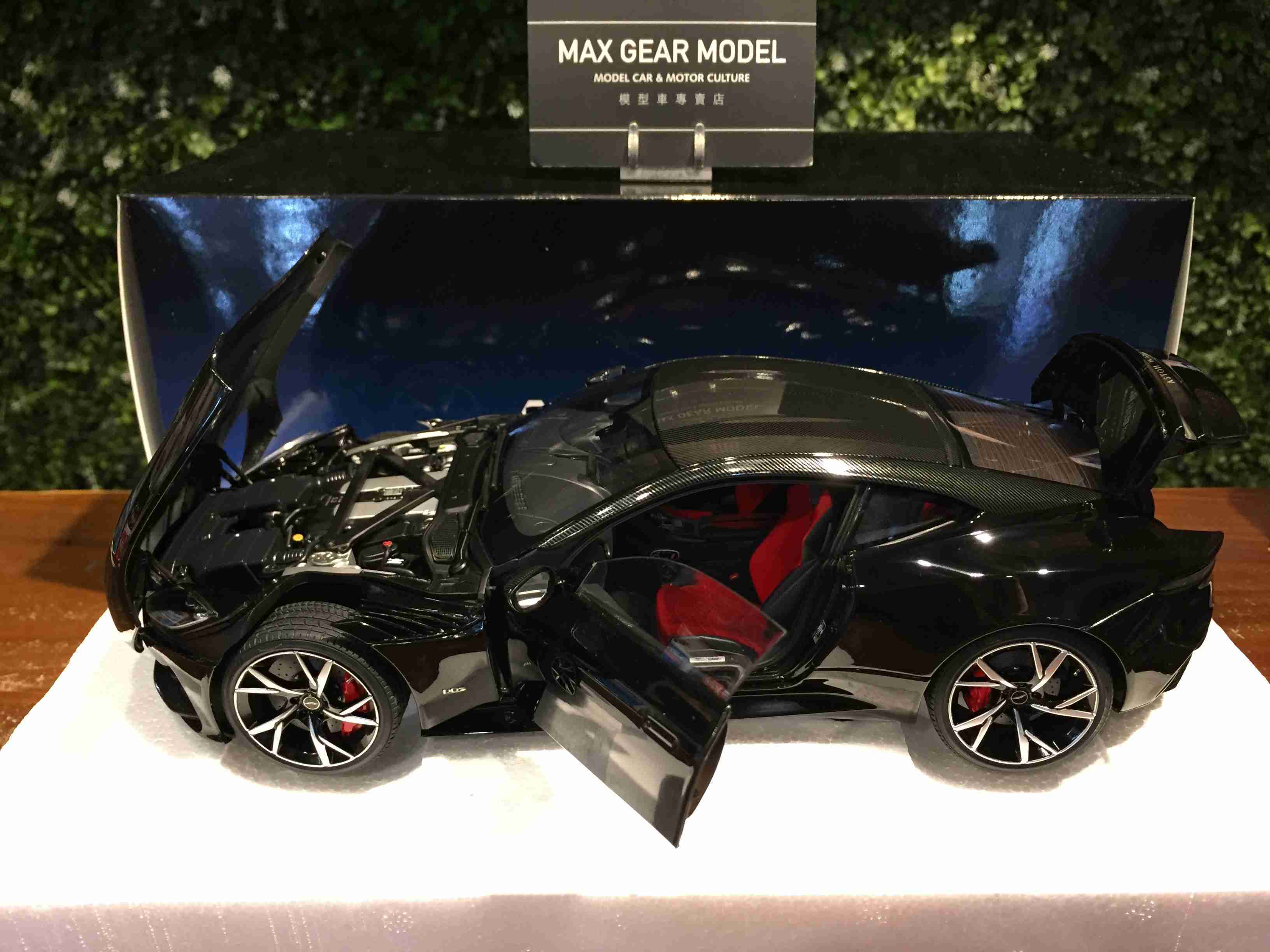 1/18 AUTOart Aston Martin DBS Superleggera Black 70291【MGM】