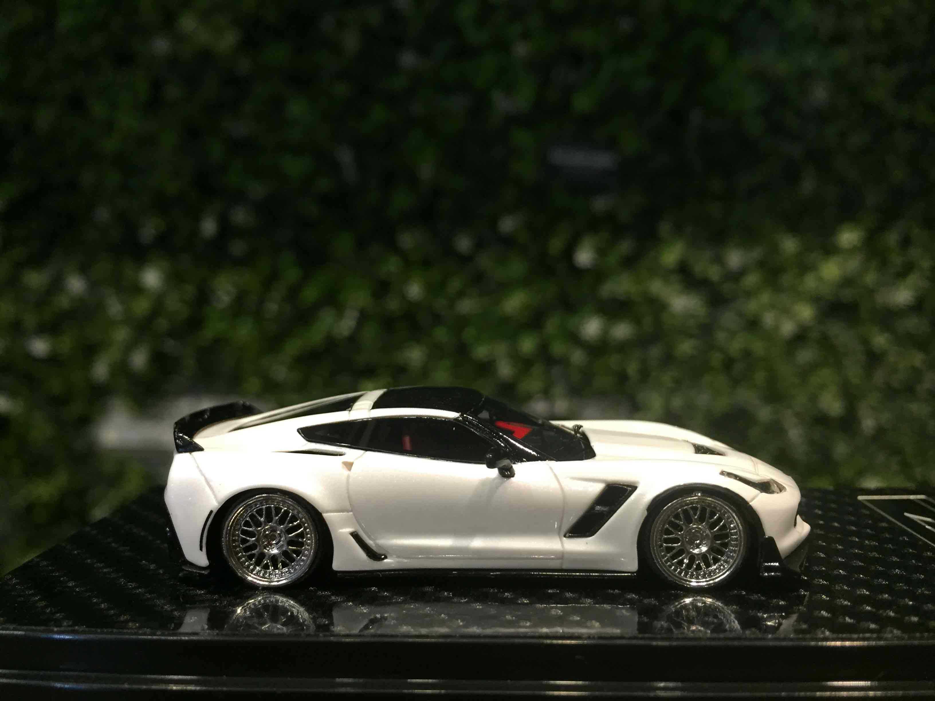 1/64 YM-Model Chevrolet Corvette C7 Bagged White【MGM】