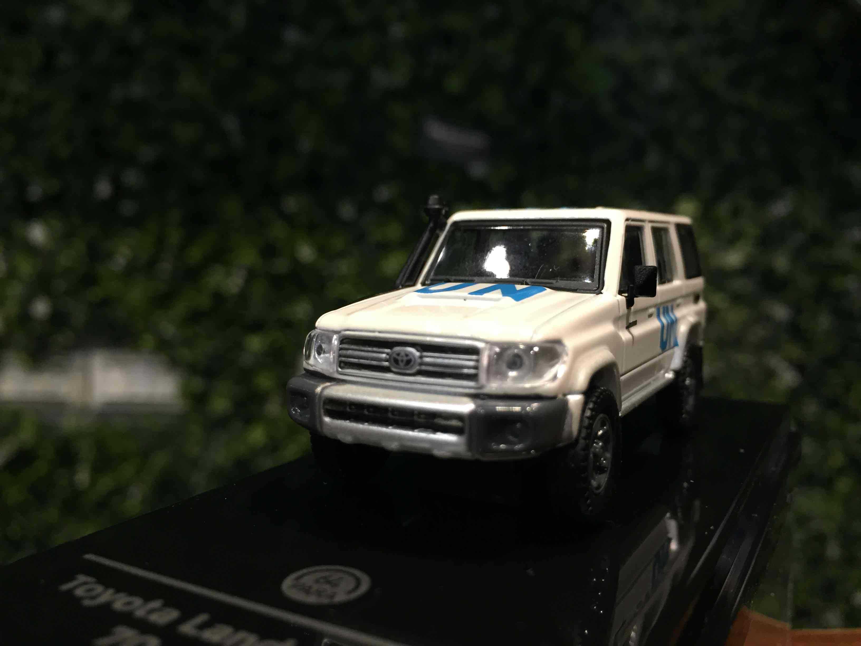 1/64 Paragon Toyota Land Cruiser LC76 2014 UN PA55319【MGM】