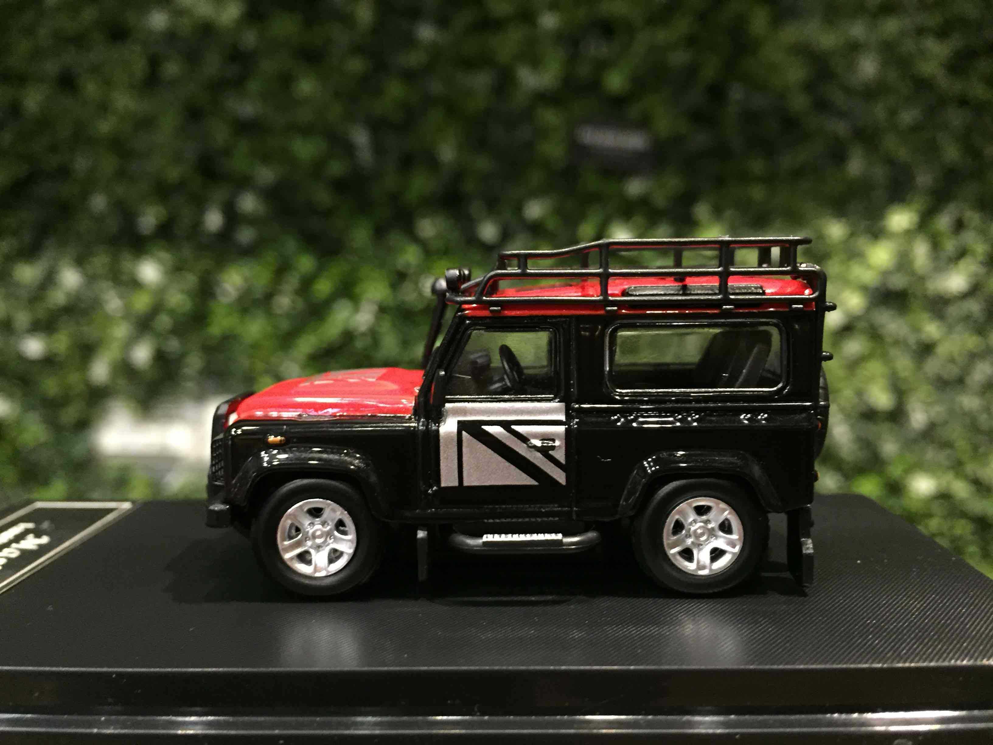 1/64 Master Land Rover Defender 90 BK/RE【MGM】