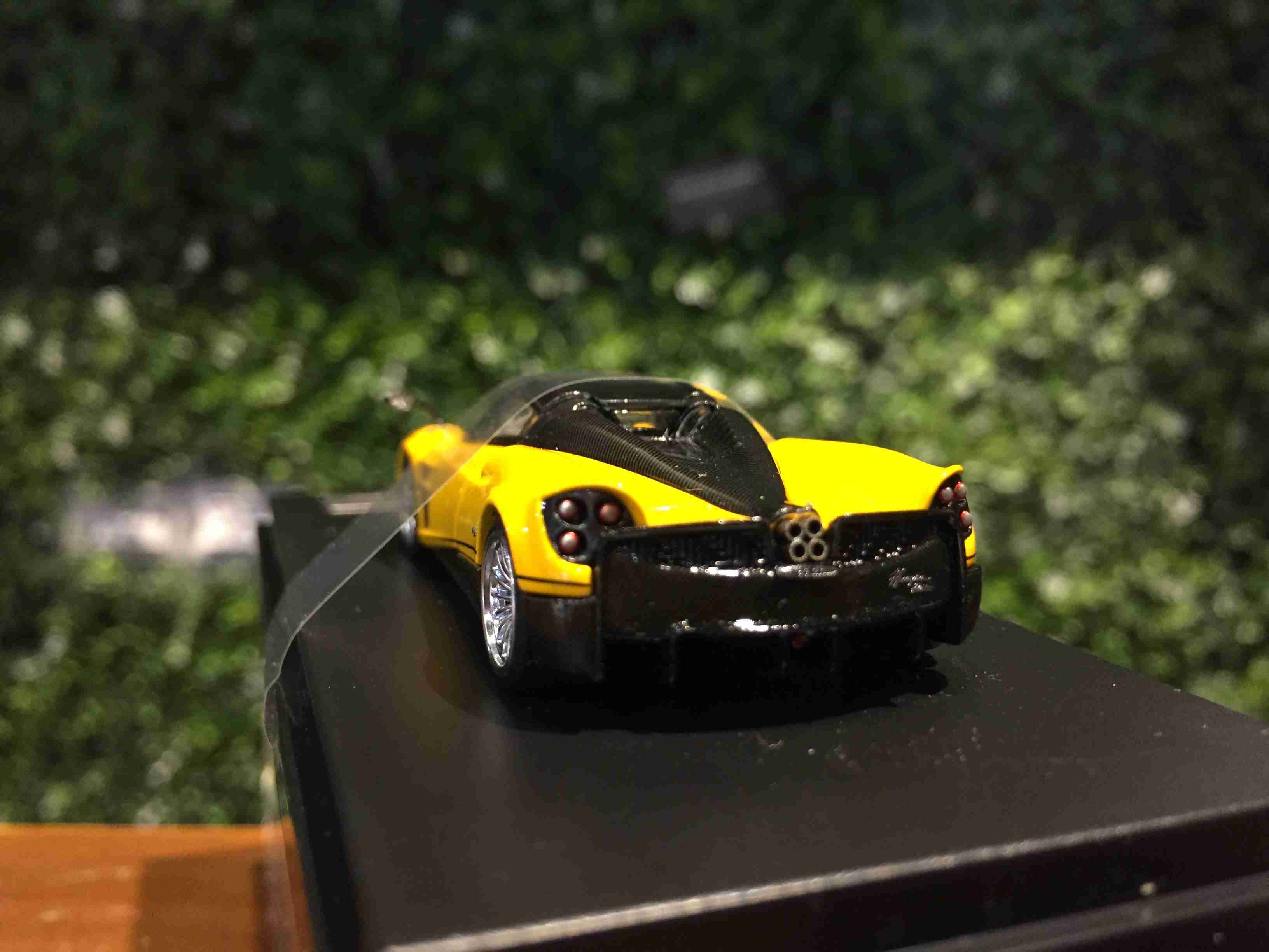 1/64 LCD Models Pagani Huayra Roadster LCD64015YE【MGM】