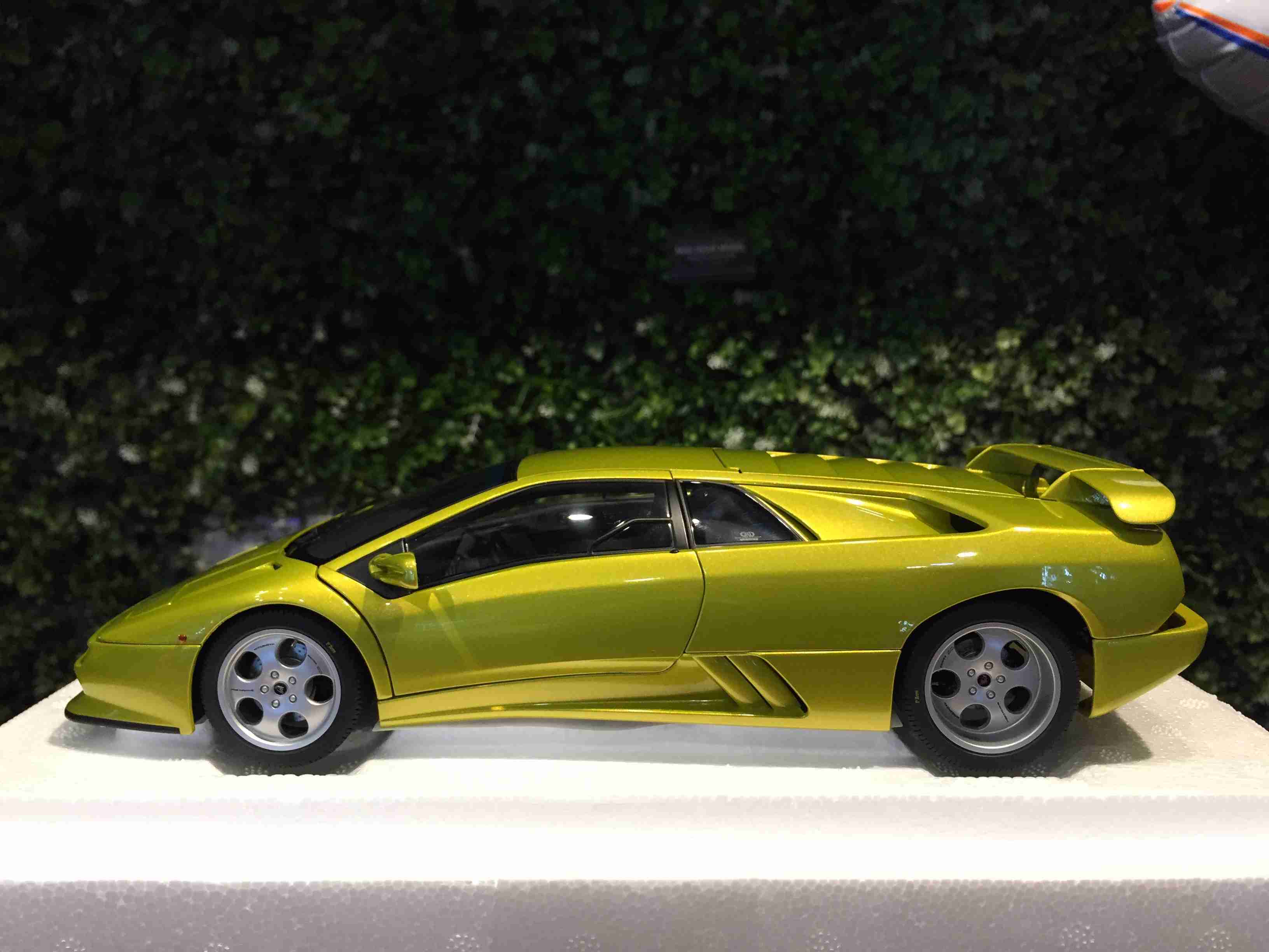 1/18 AUTOart Lamborghini Diablo SE30 Yellow 79157【MGM】