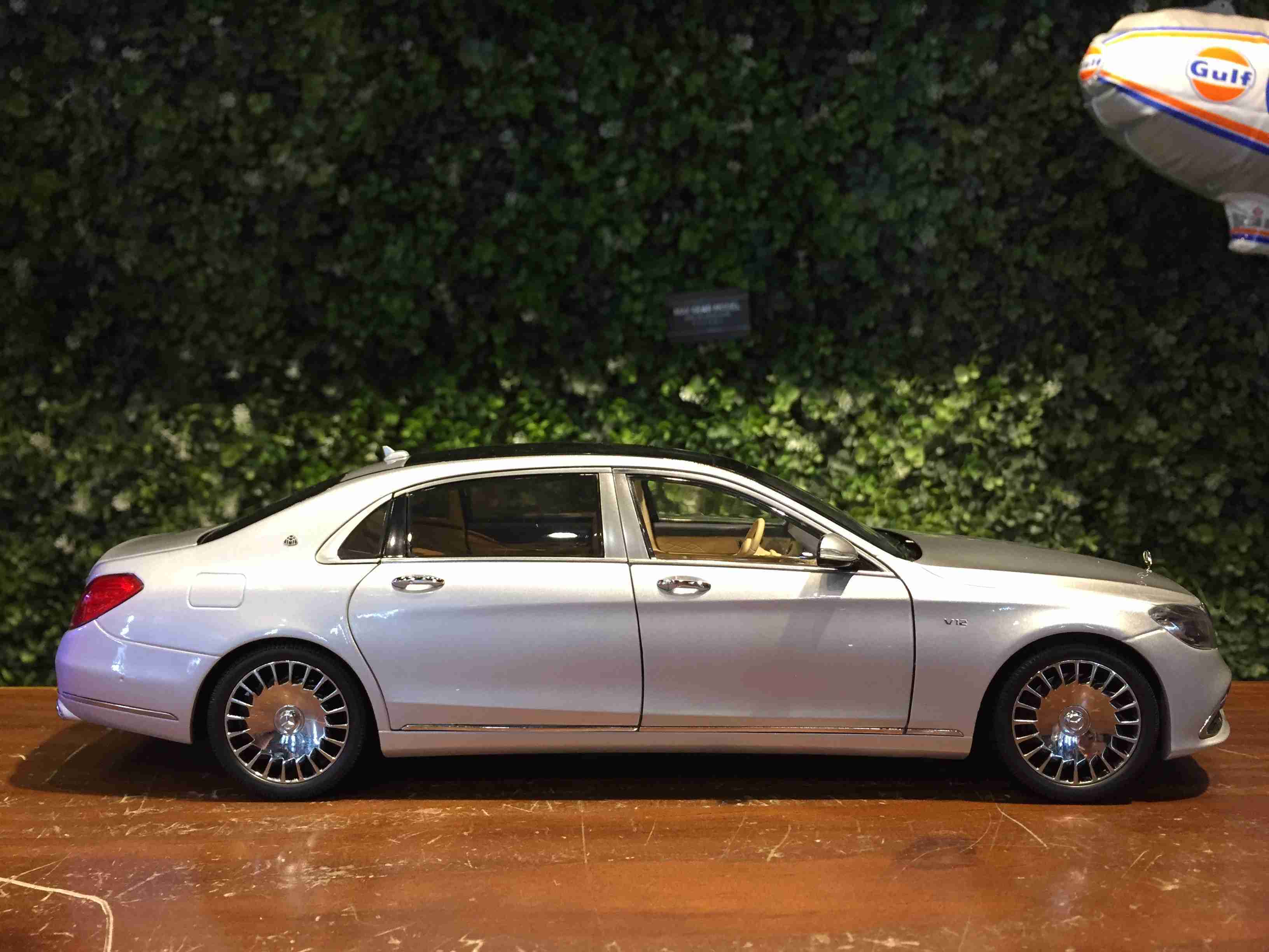 1/18 Almost Real Mercedes-Maybach S-Class S650 820113【MGM】