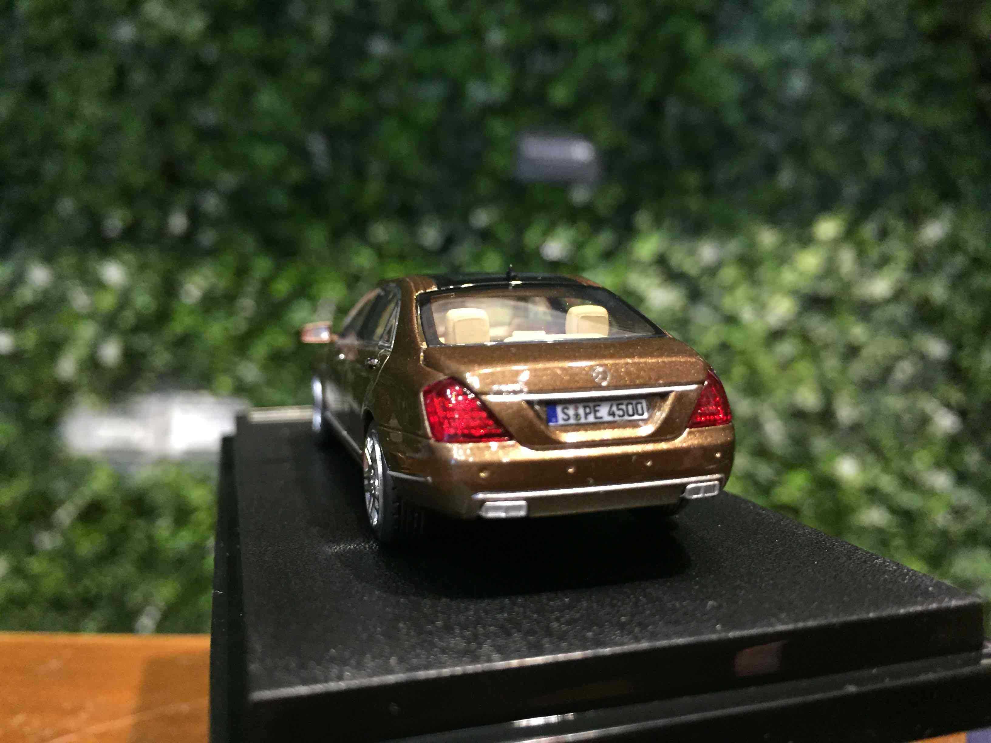 1/64 Motorhelix Mercedes-Benz S-Class W221 MD64022BN【MGM】