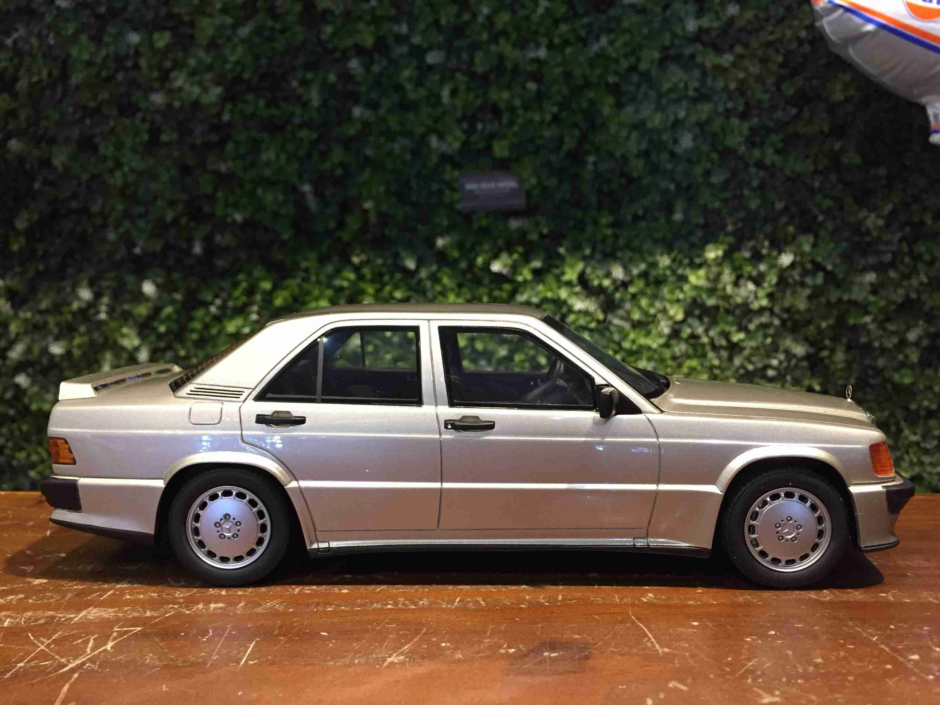 1/18 Otto Mercedes-Benz 190E (W201) 2.5 16S OT927【MGM】