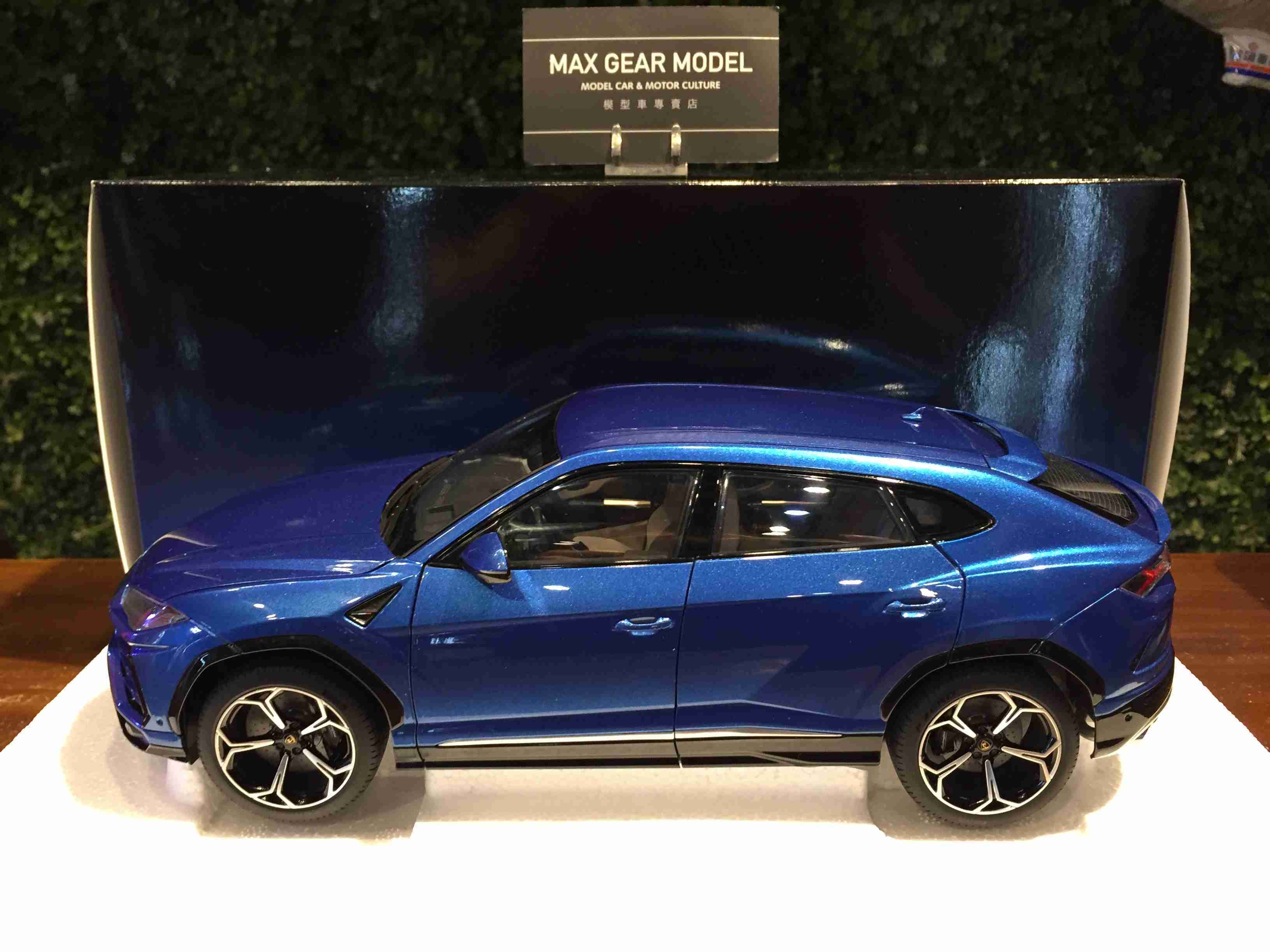 1/18 AUTOart Lamborghini Urus Blue 79162【MGM】