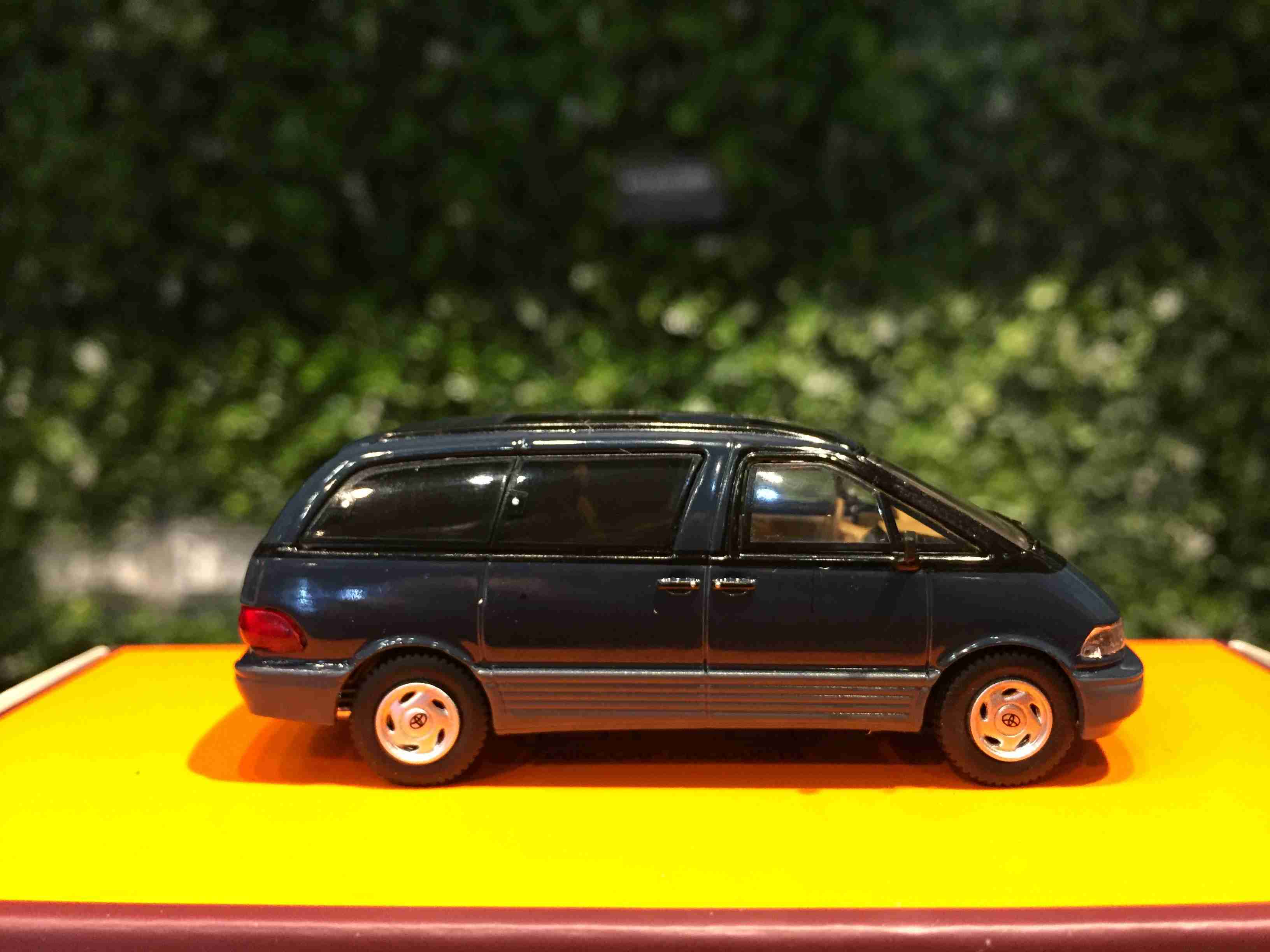 1/64 GCD Toyota Previa Blue KS016110【MGM】