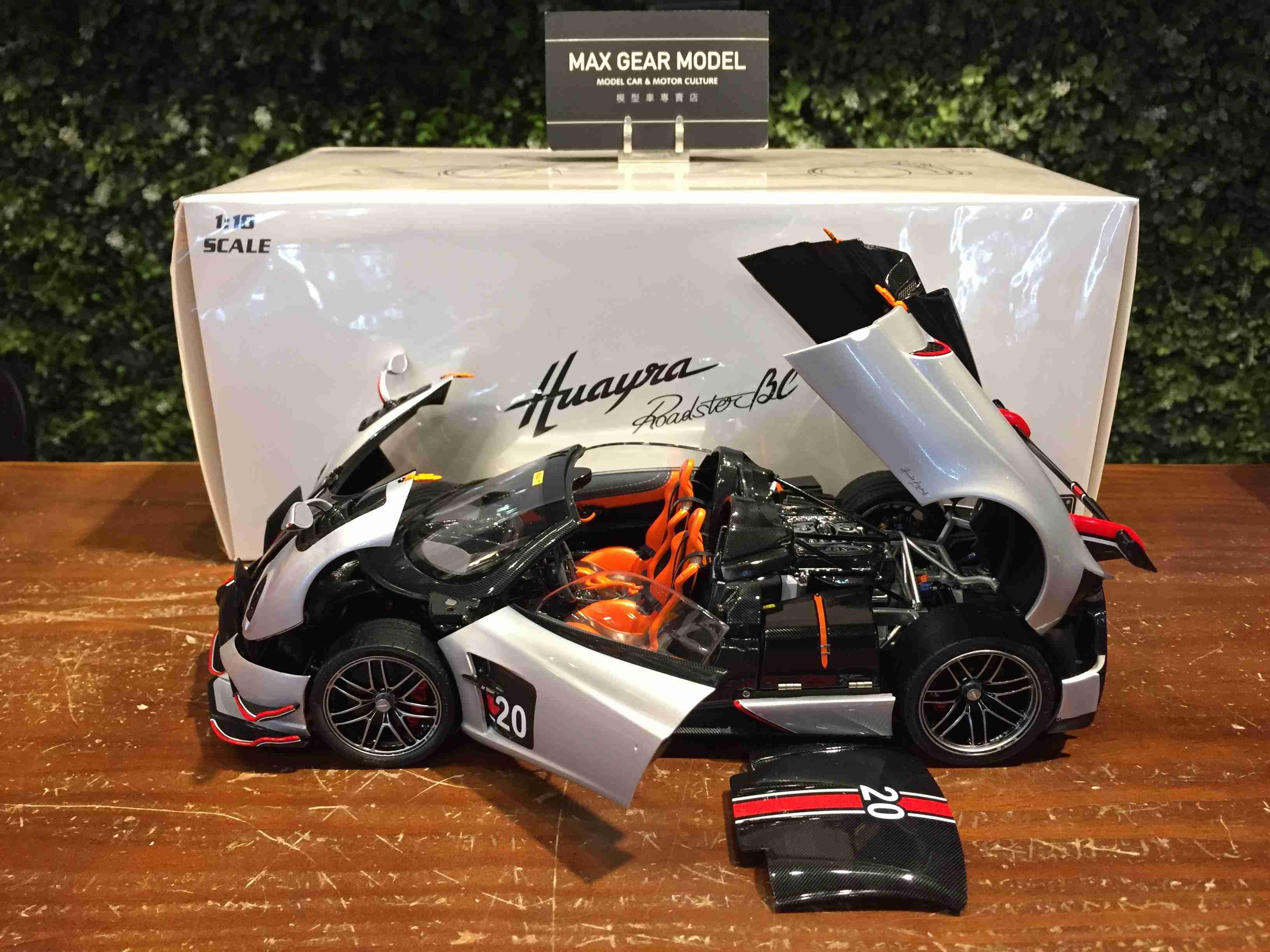 1/18 LCD Pagani Huayra Roadster BC Silver LCD18008SI【MGM】