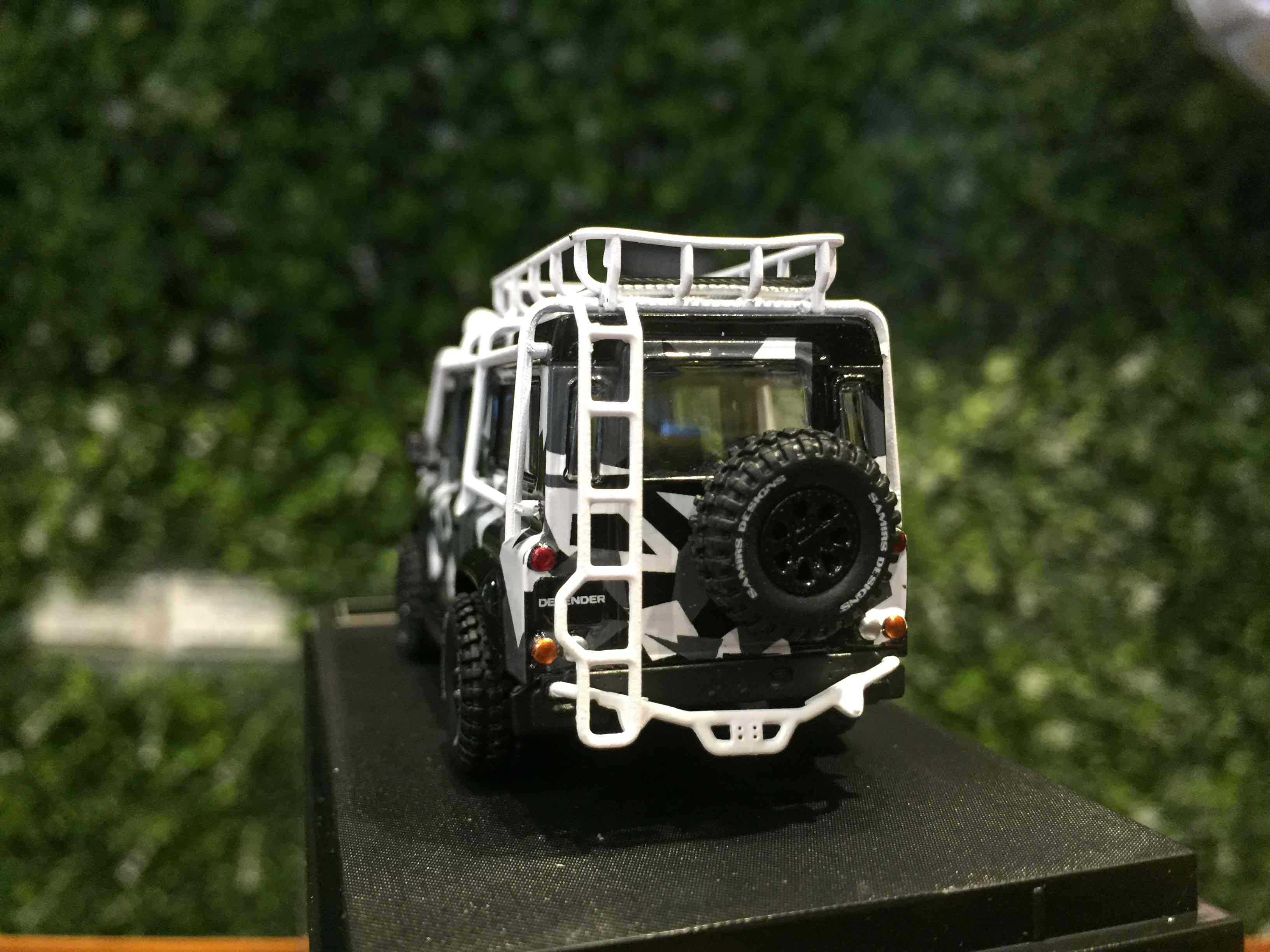 1/64 Master Land Rover Defender Van Black/White【MGM】