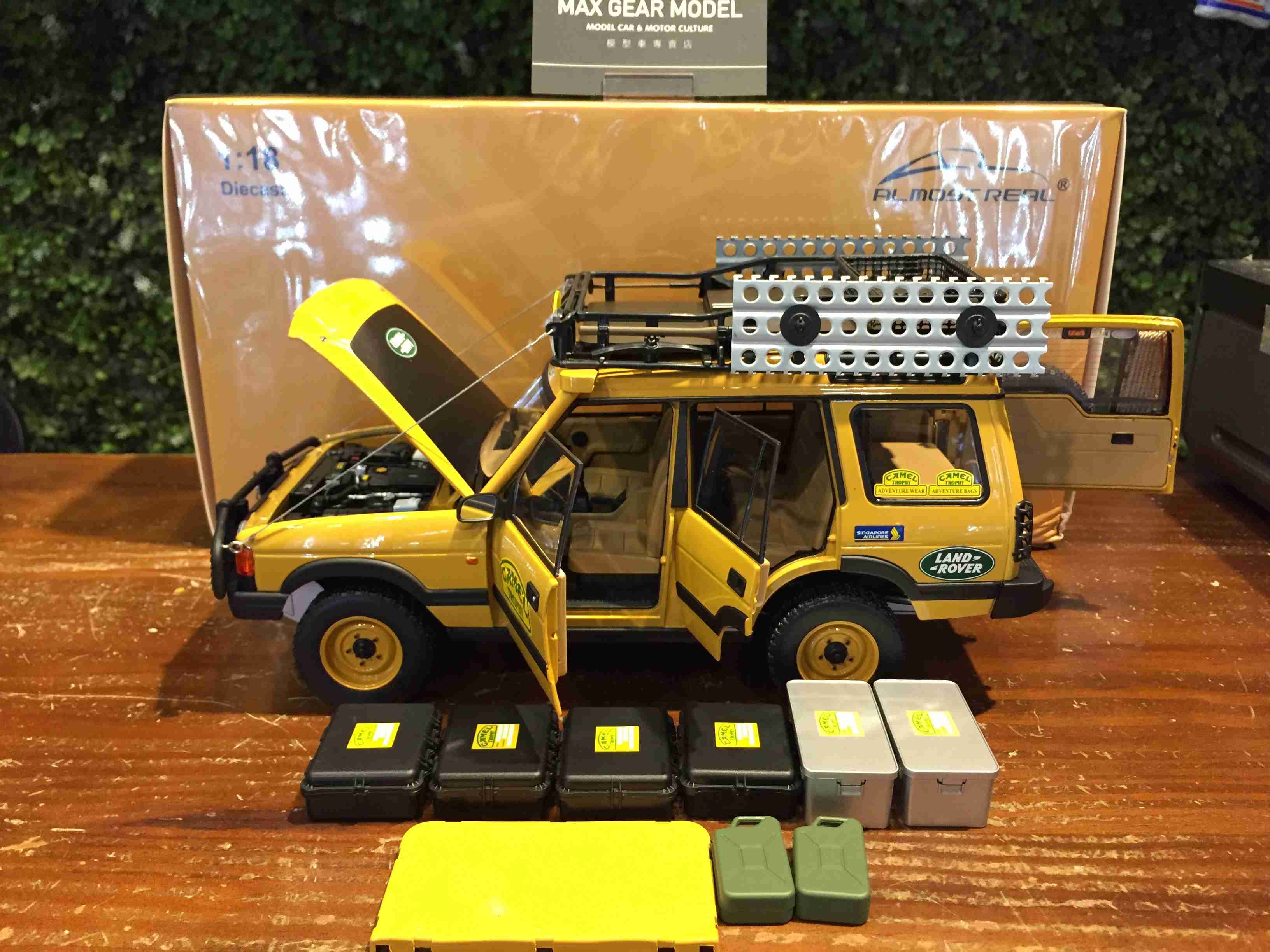 1/18 Almost Real Land Rover Discovery 1 Camel 810410【MGM】