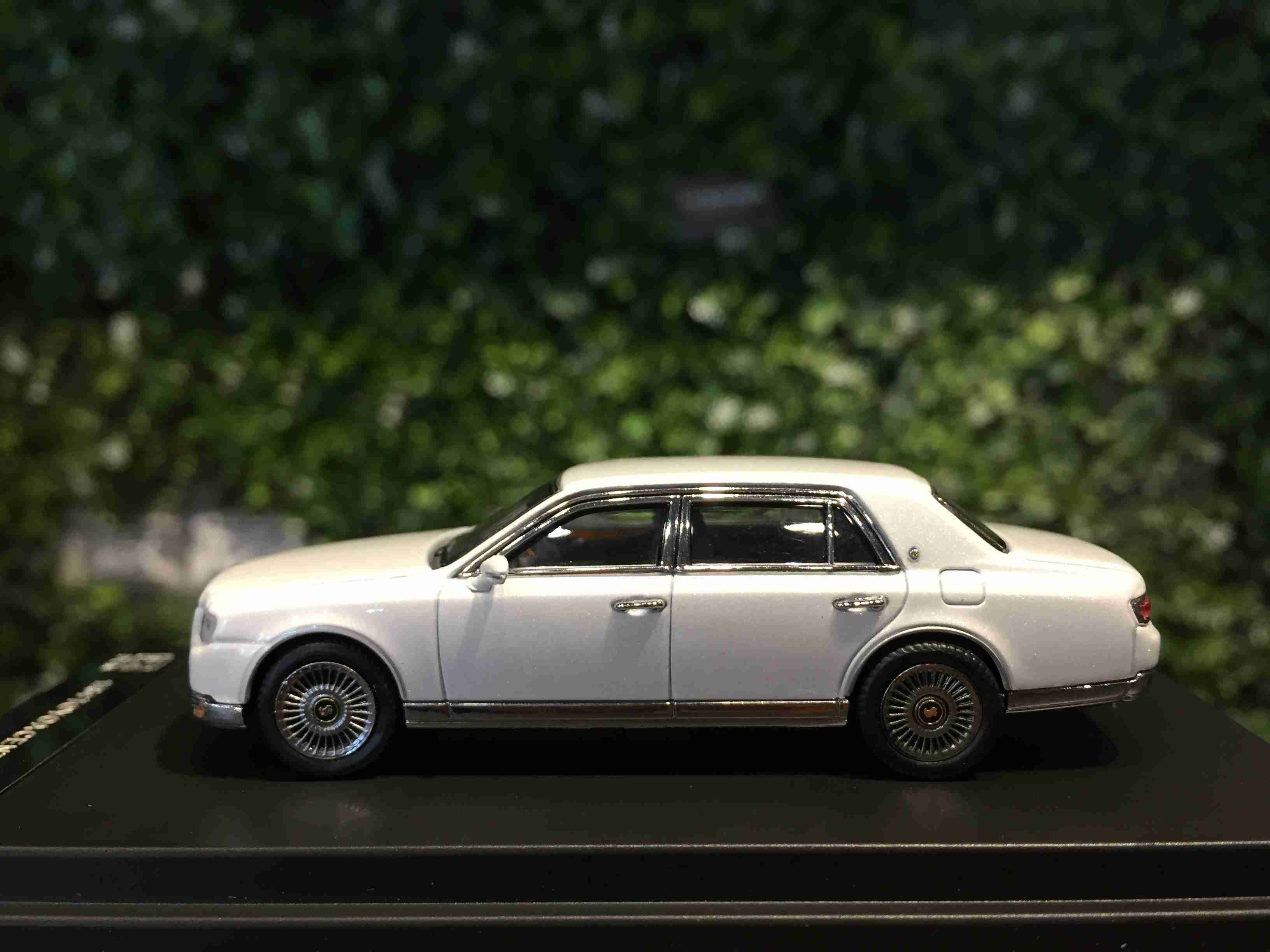 1/64 DCM Toyota Century 2018 White【MGM】