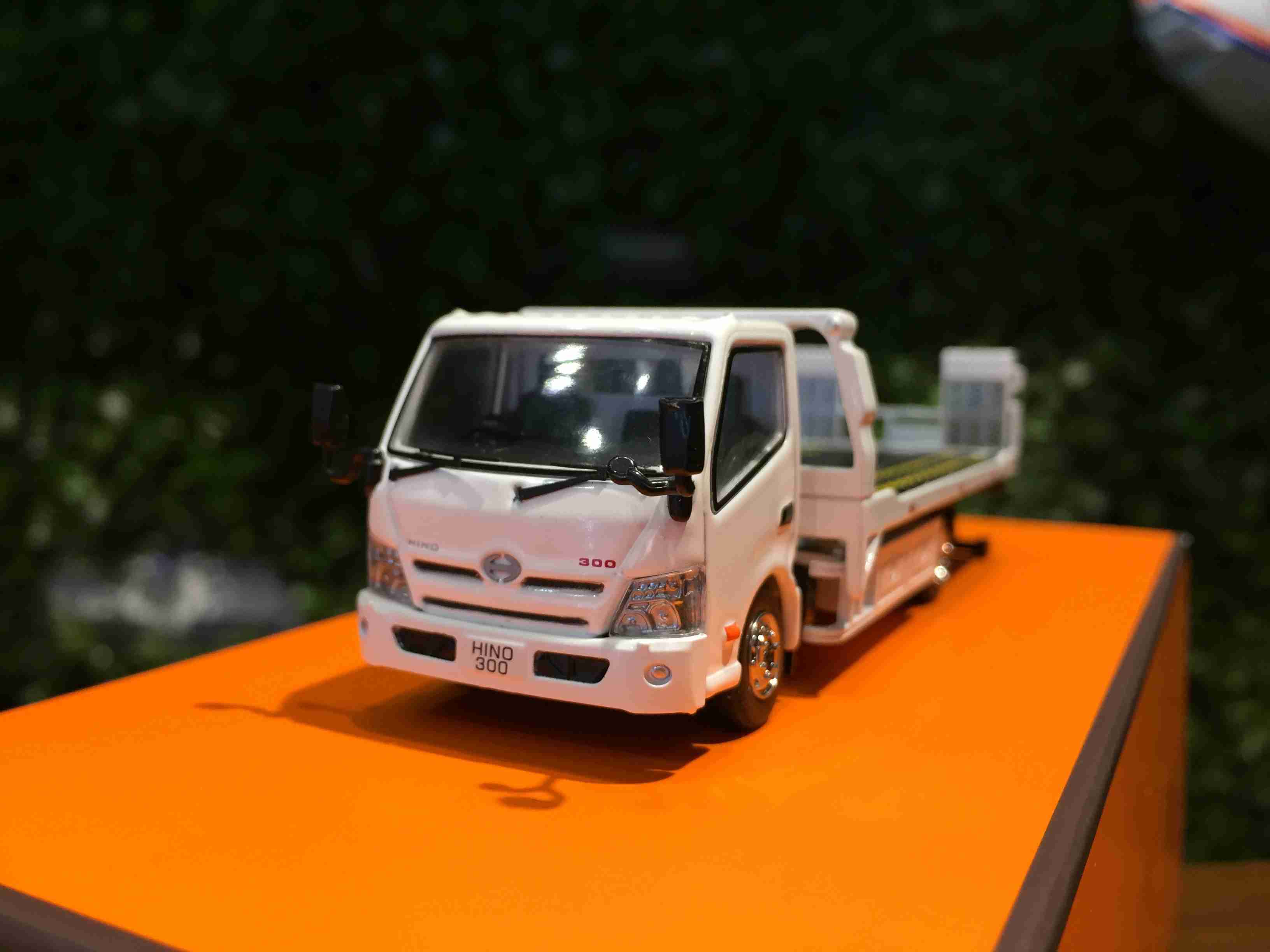 1/64 GCD Hino 300 Wrecker Truck White KS02046【MGM】