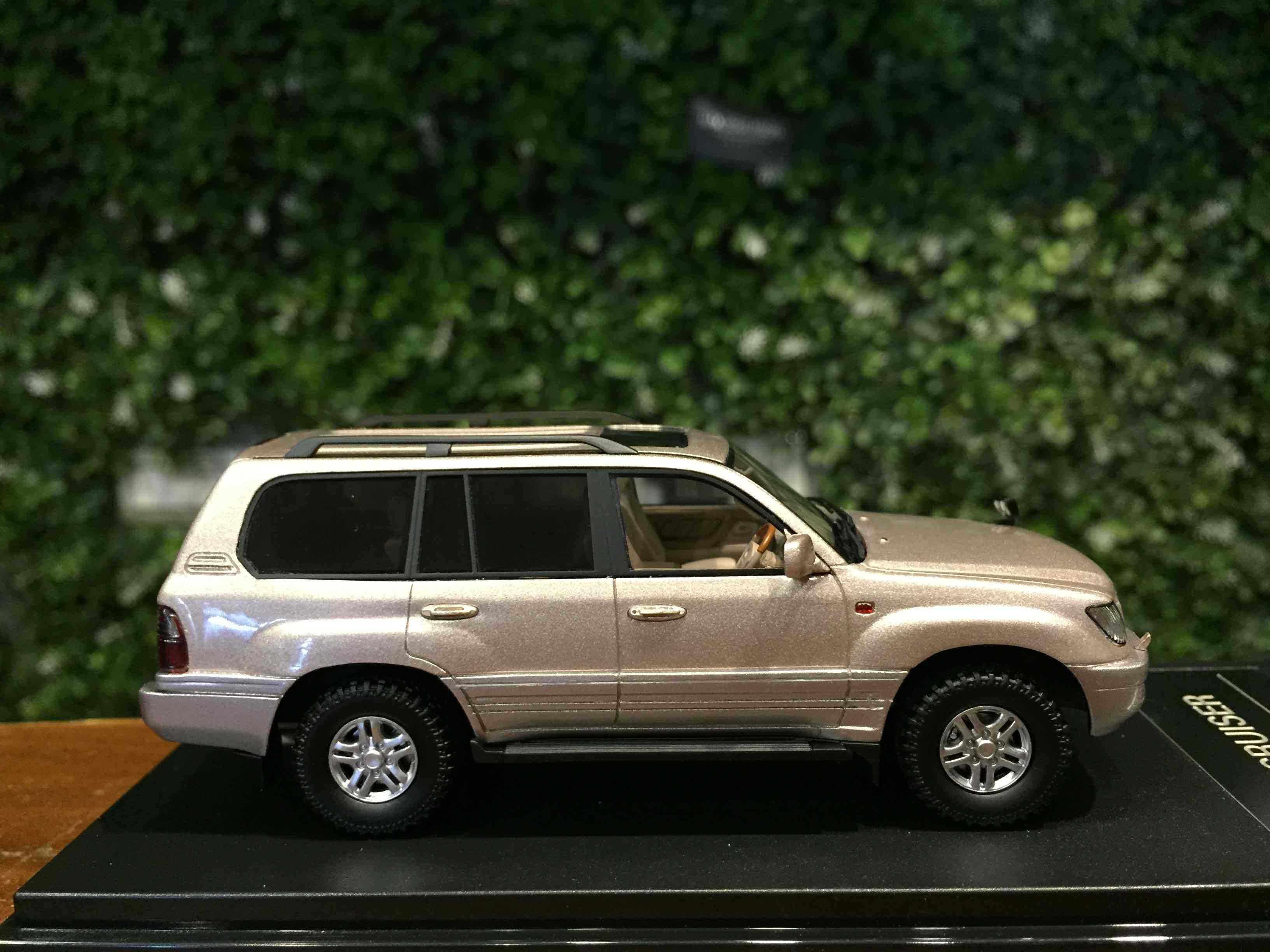 1/43 Hi-Story Toyota Land Cruiser (LX470) 2001 HS439BG【MGM】