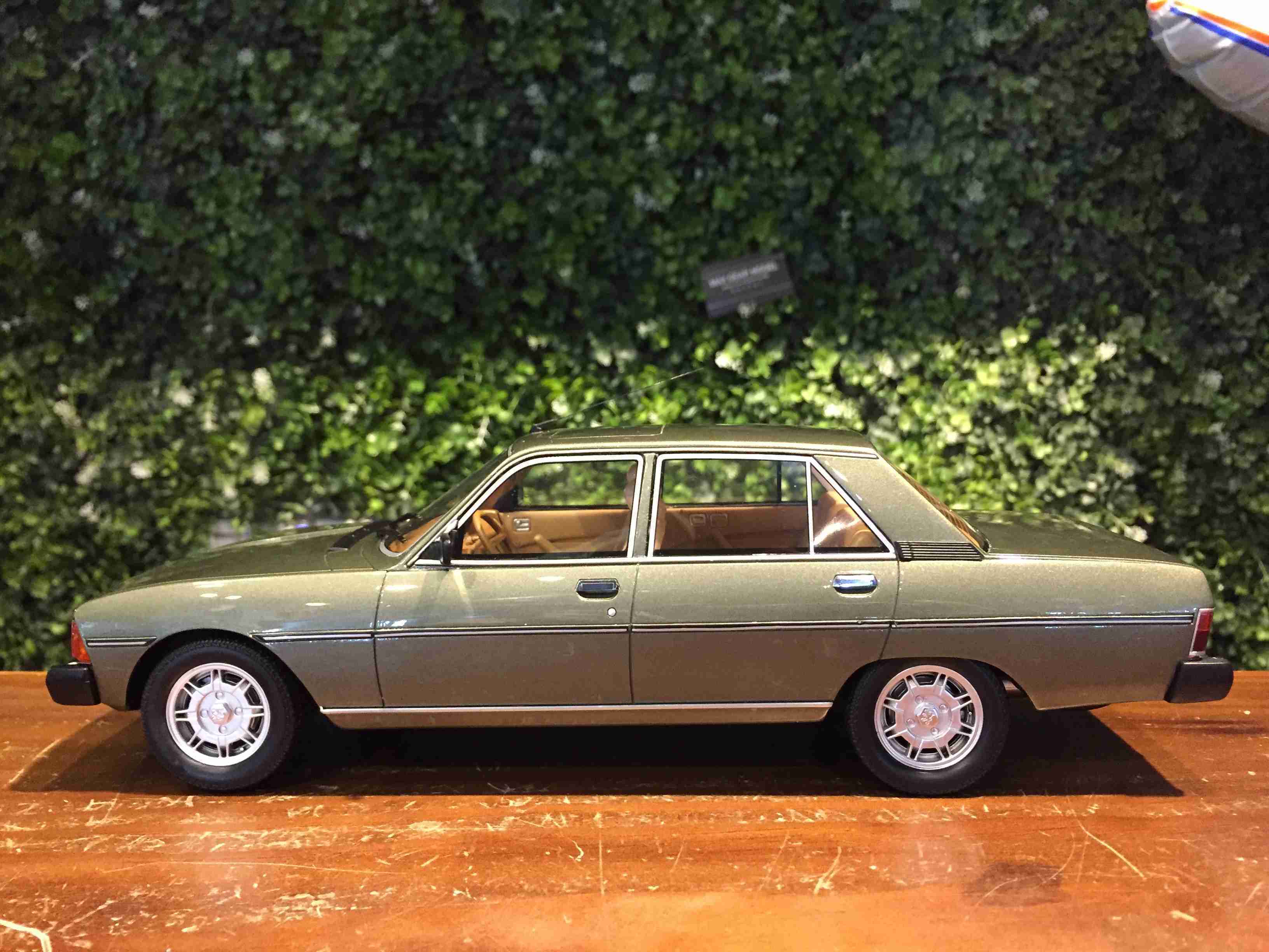 1/18 Otto Peugeot 604 GTI Gris Fumee Metal OT887【MGM】