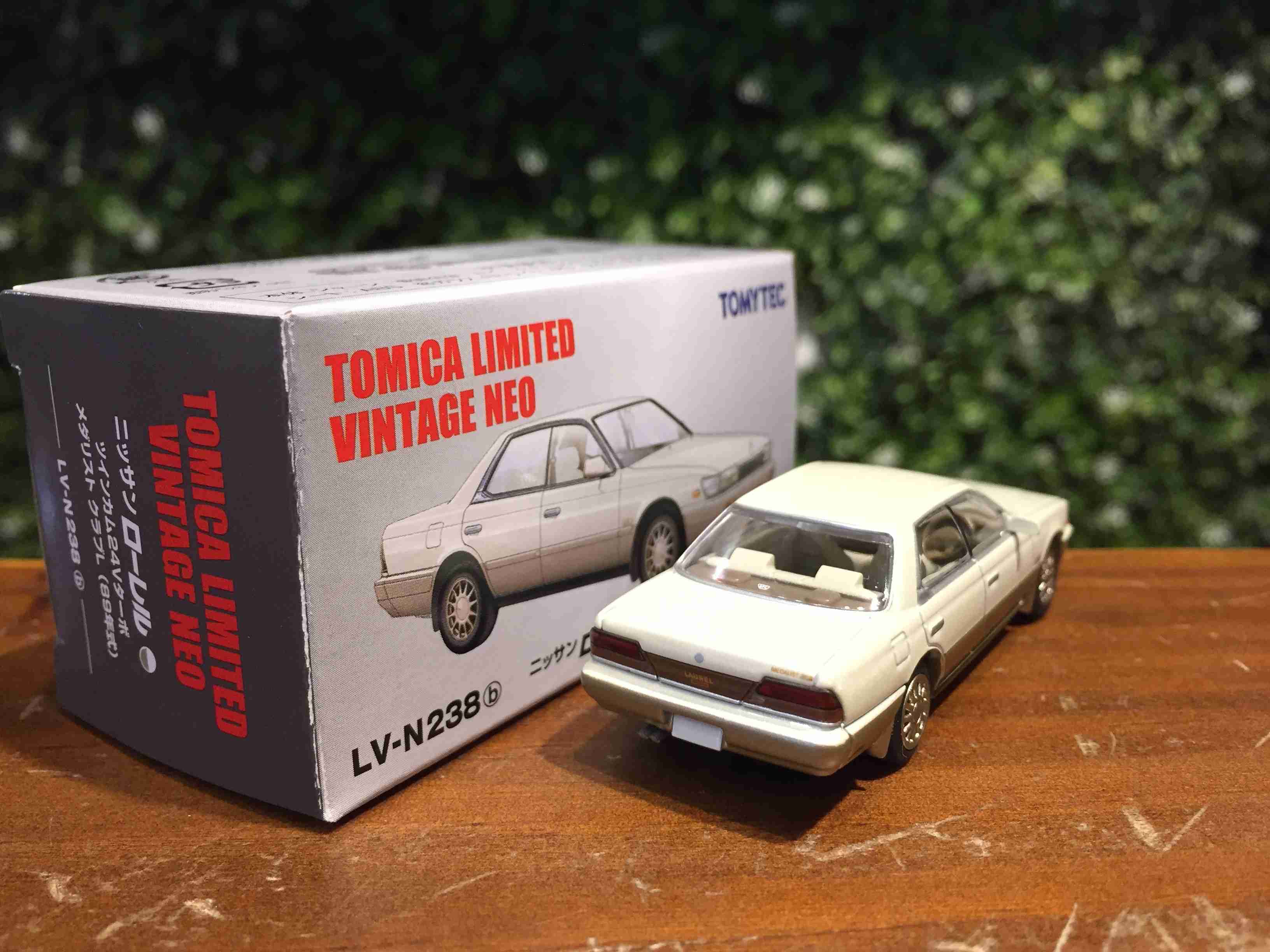 1/64 Tomica Nissan Laurel Twin Cam 24 V Turbo LV-N238b【MGM】