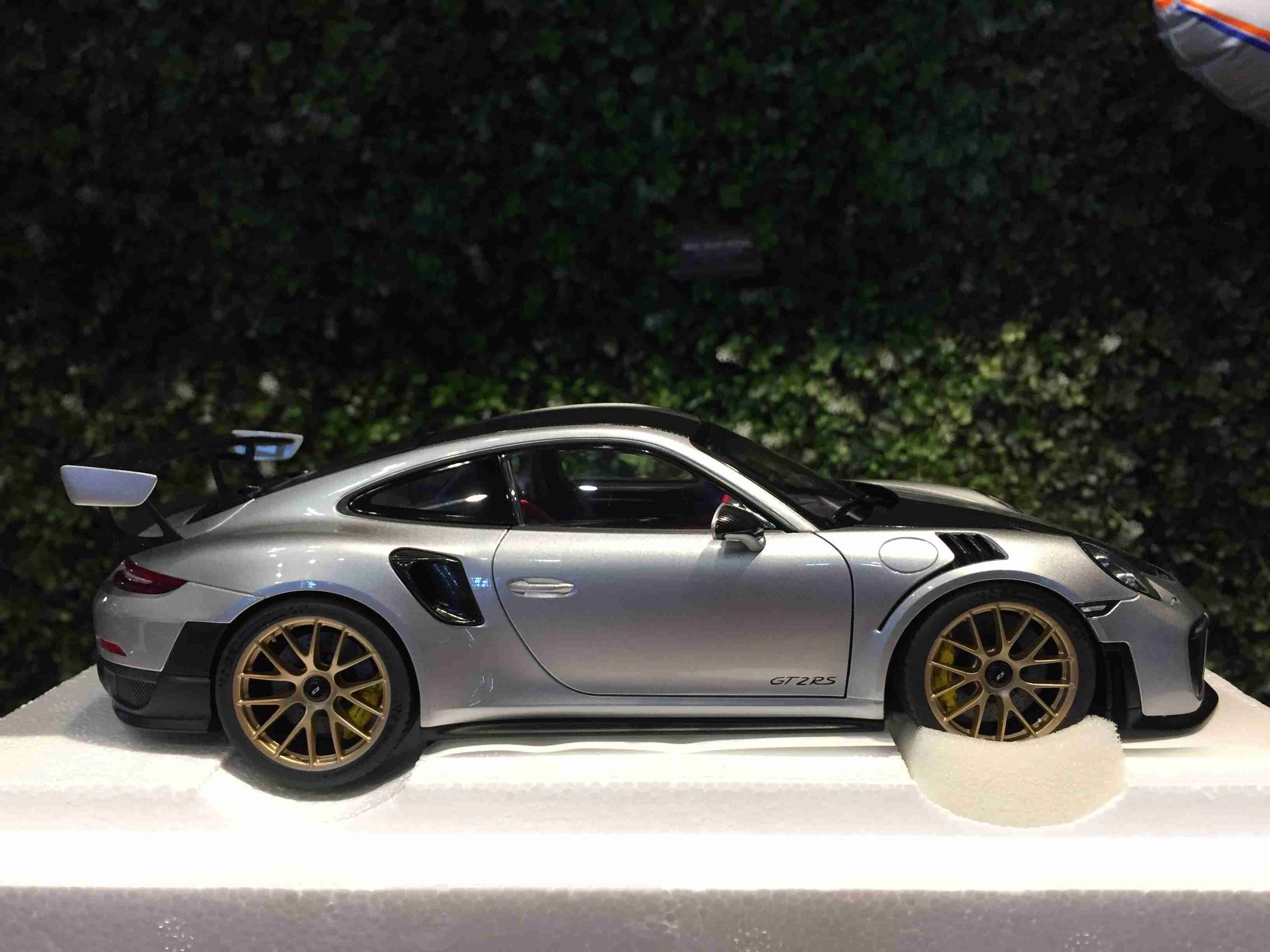 1/18 AUTOart Porsche 911 (991) GT2 RS Weissach 78174【MGM】