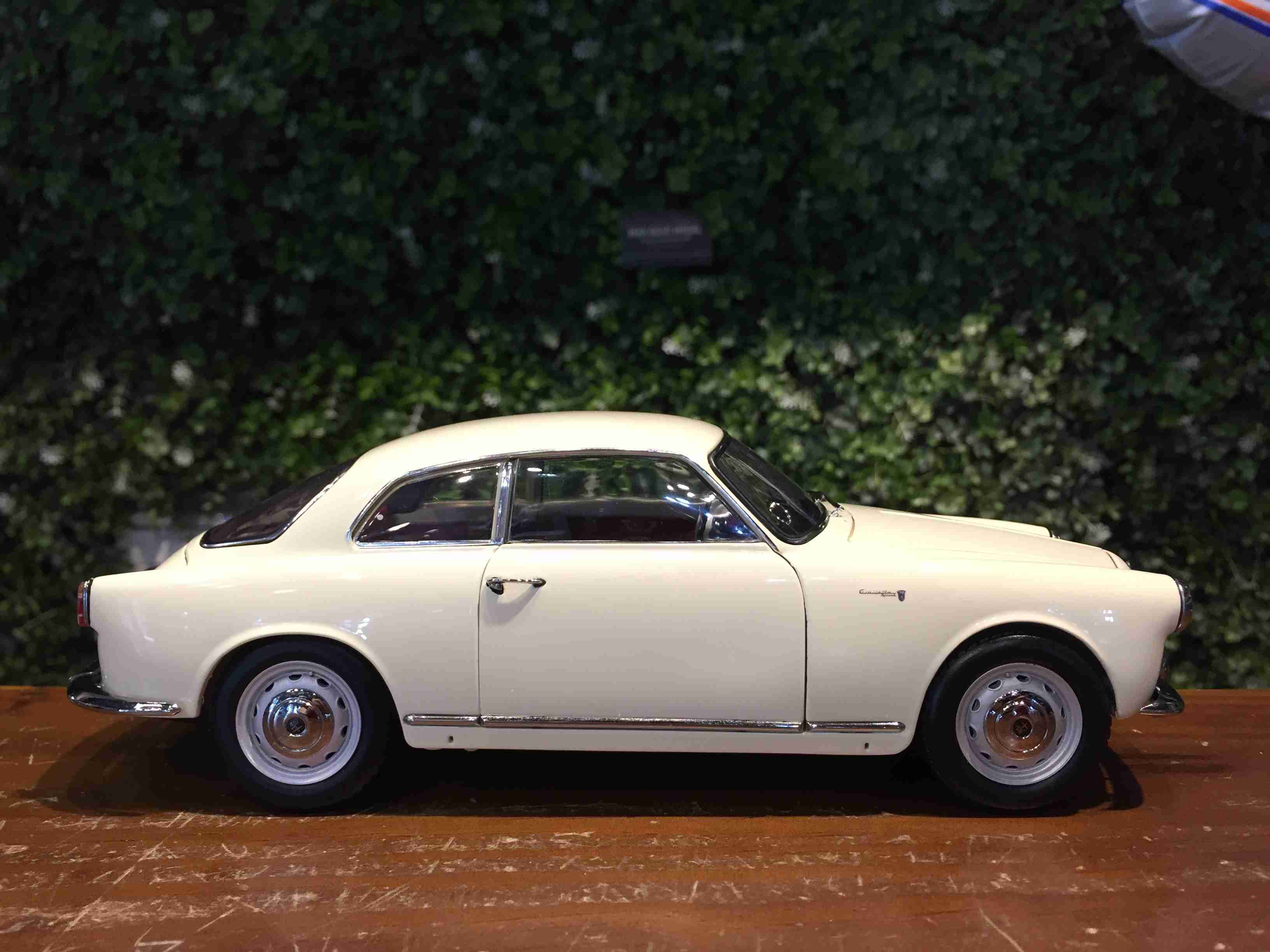 1/18 Kyosho Alfa Romeo Giulietta Sprint White 08957W【MGM】