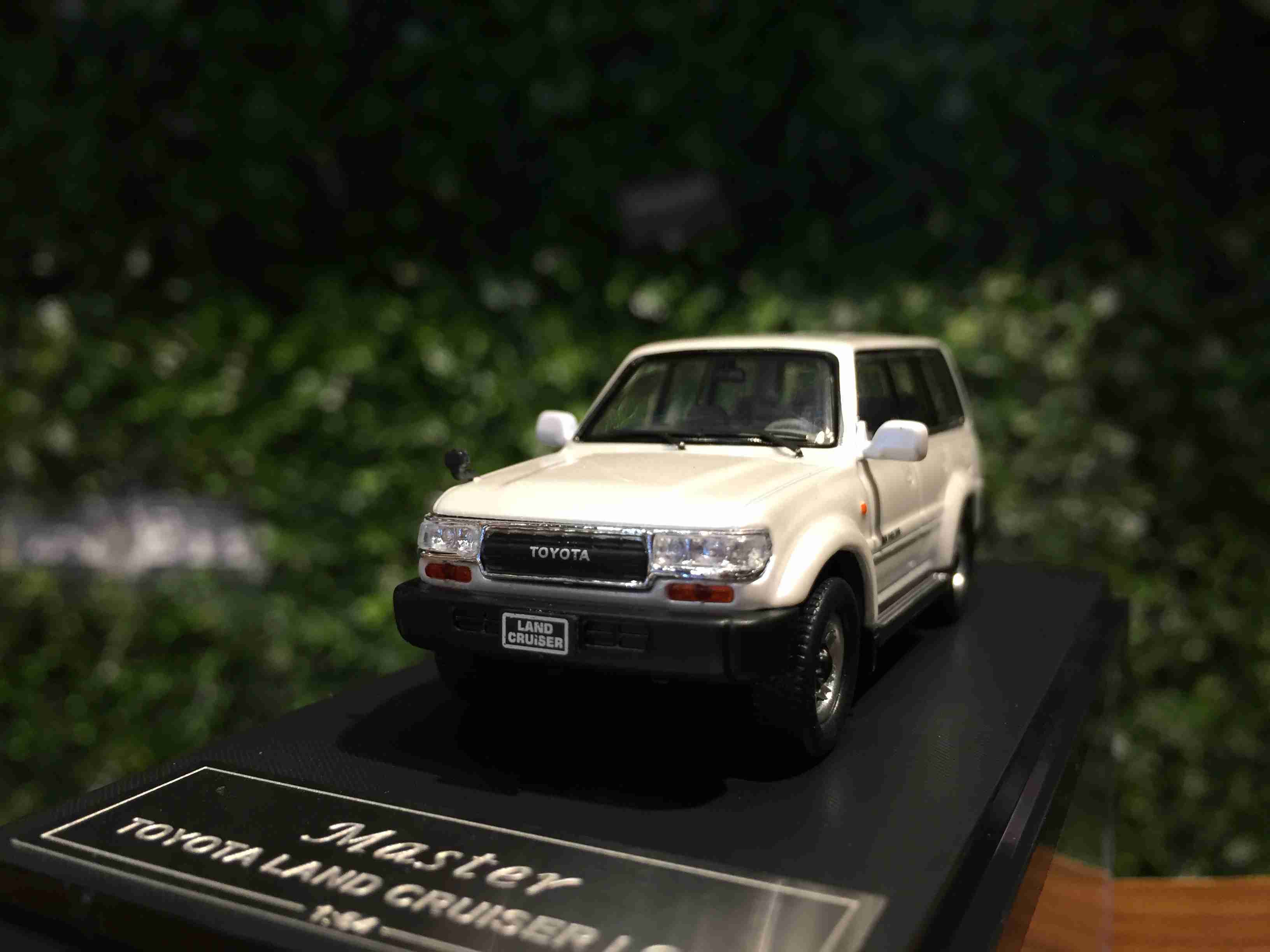 1/64 Master Toyota Land Cruiser LC80 White 4x4 4500【MGM】