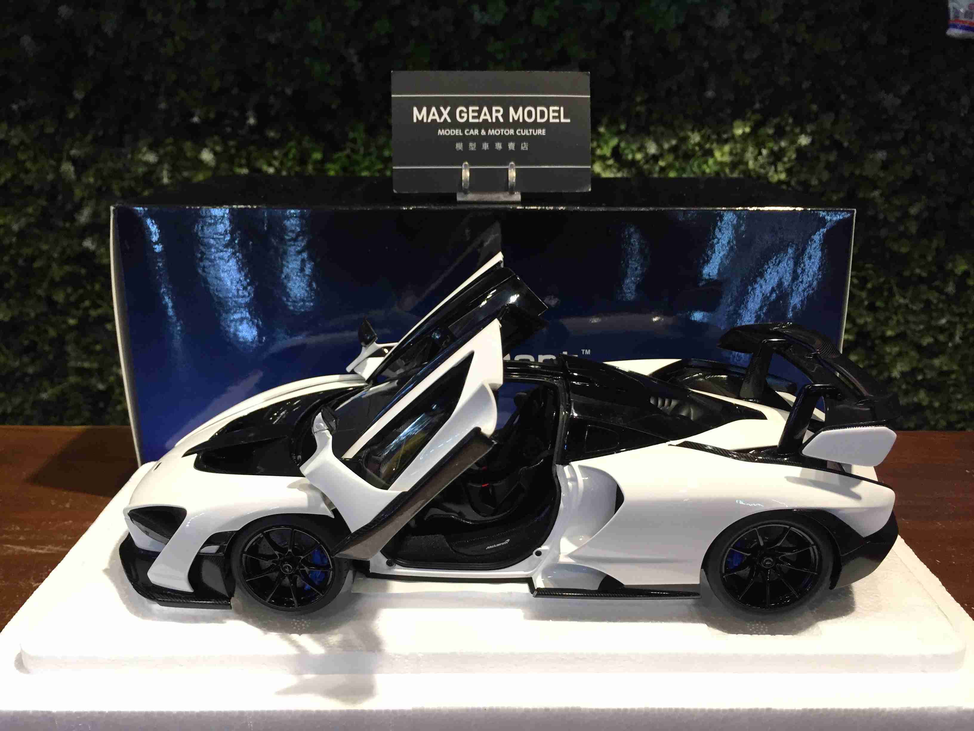 1/18 AUTOart McLaren Senna White 76075【MGM】