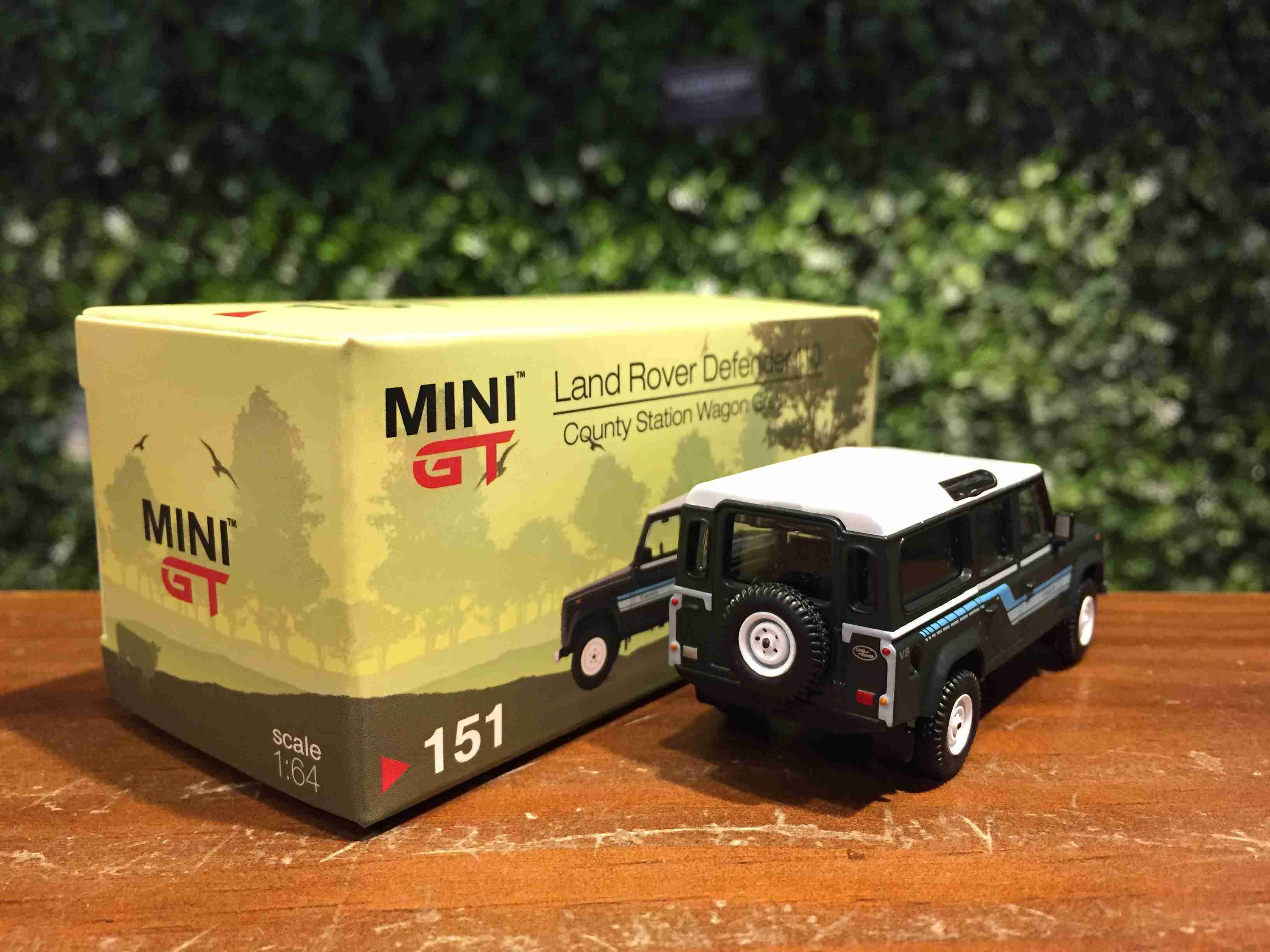 1/64 MiniGT Land Rover Defender 110 County MGT00151L【MGM】