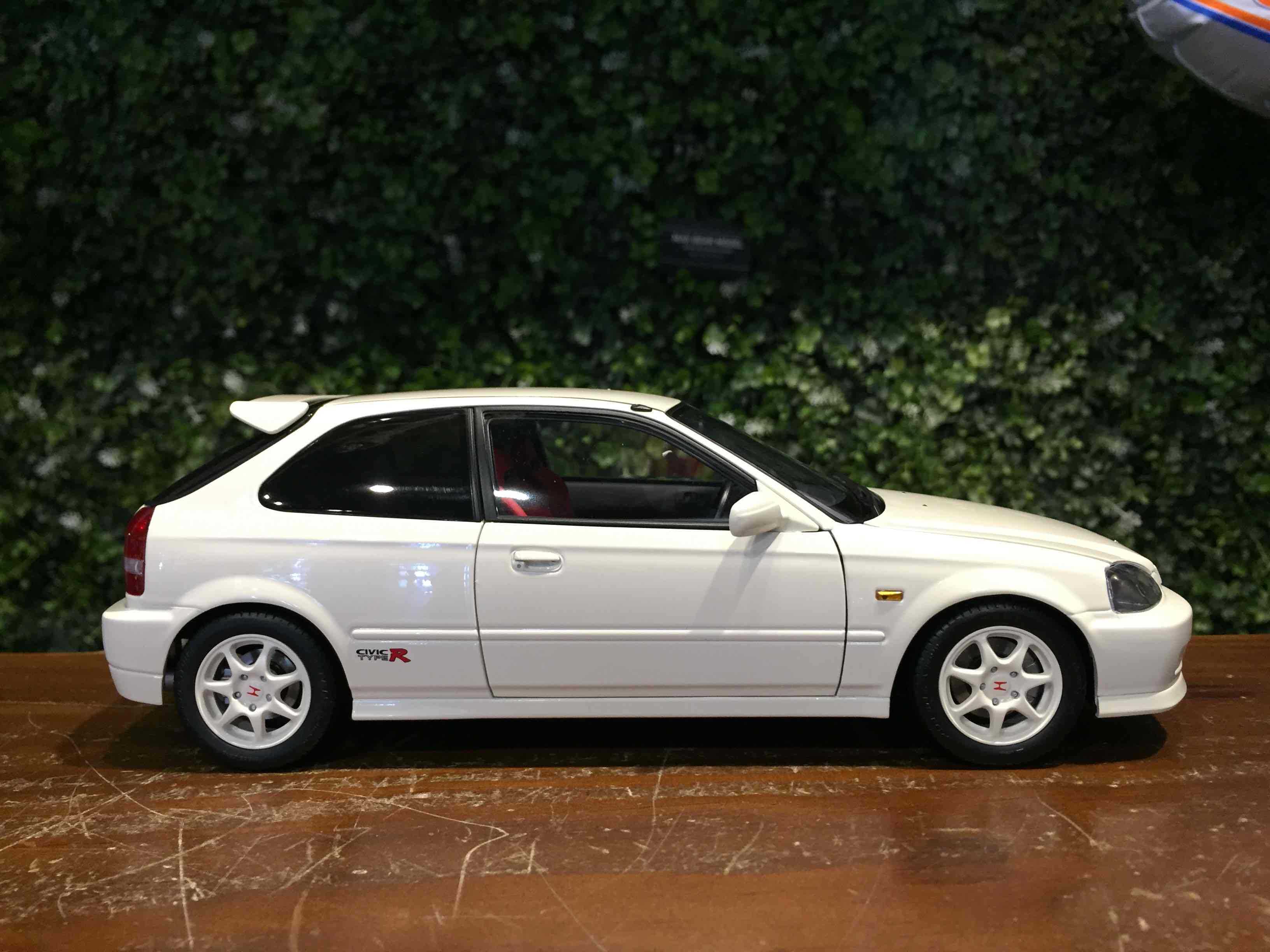 1/18 Motorhelix Honda Civic Type R (EK9) White M85001【MGM】