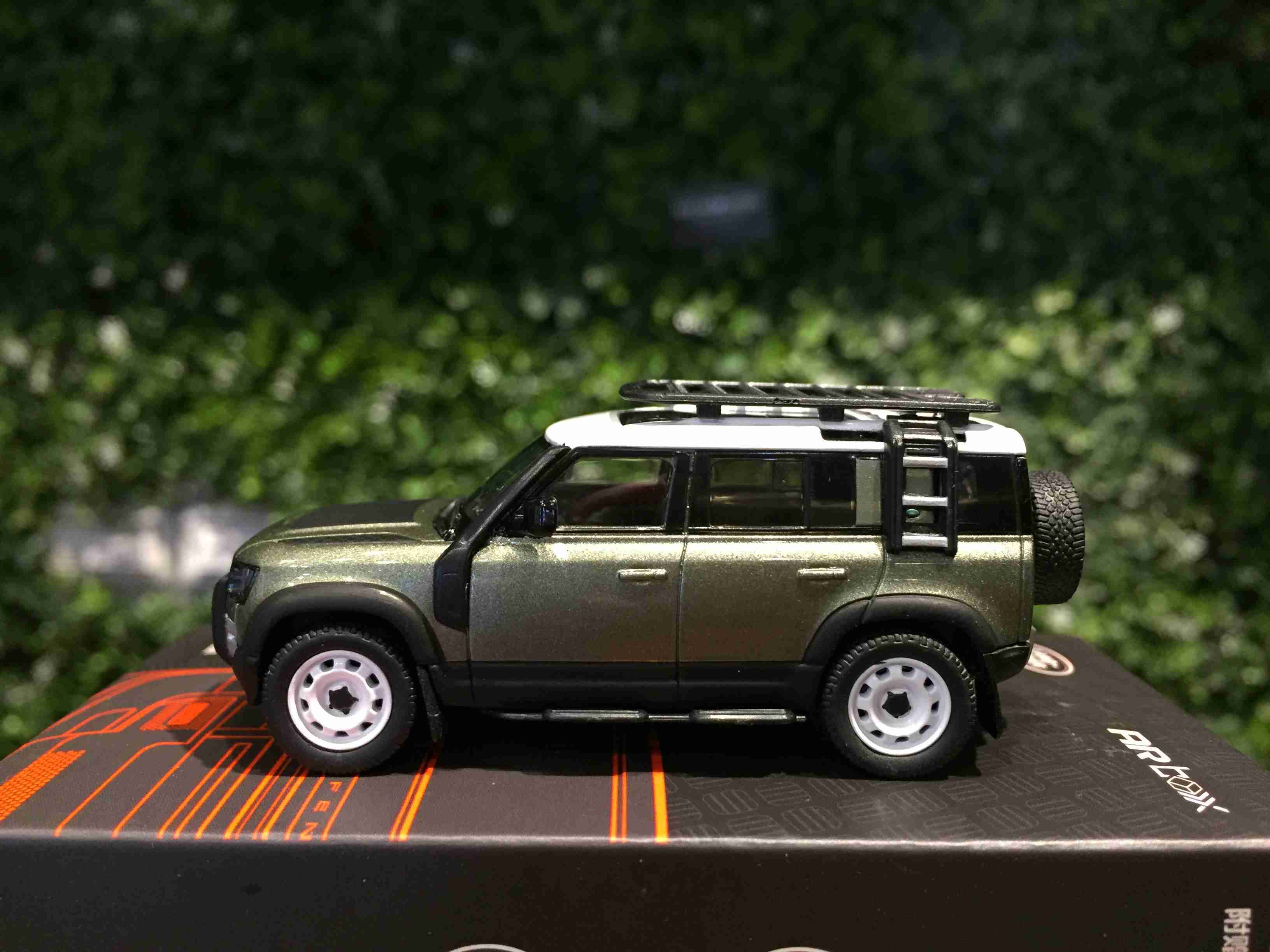 1/64 Almost Real Land Rover Defender 110 \u0026 90 2020【MGM】