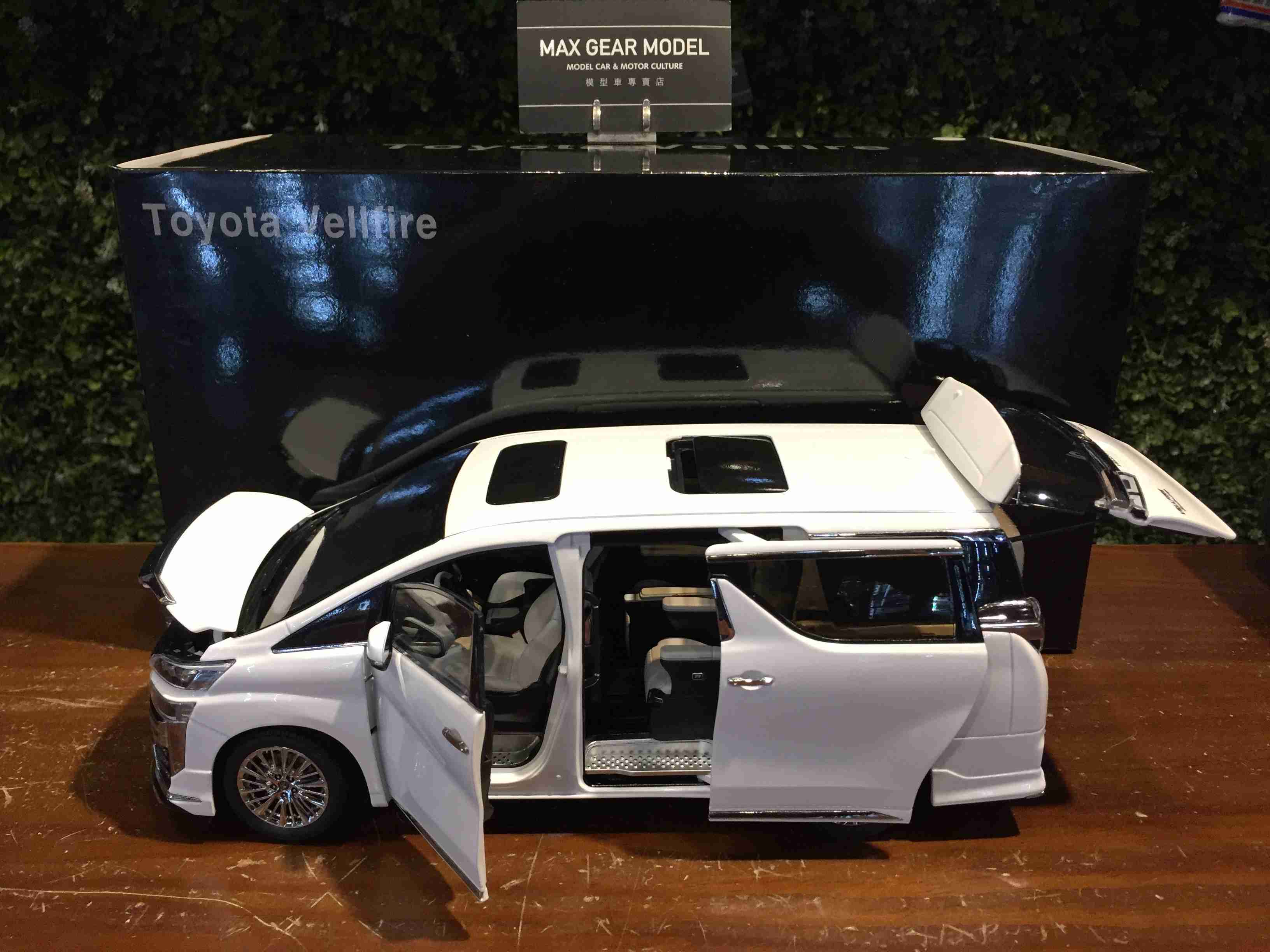 1/18 KengFai Toyota Vellfire (30) ZG White KF0303【MGM】