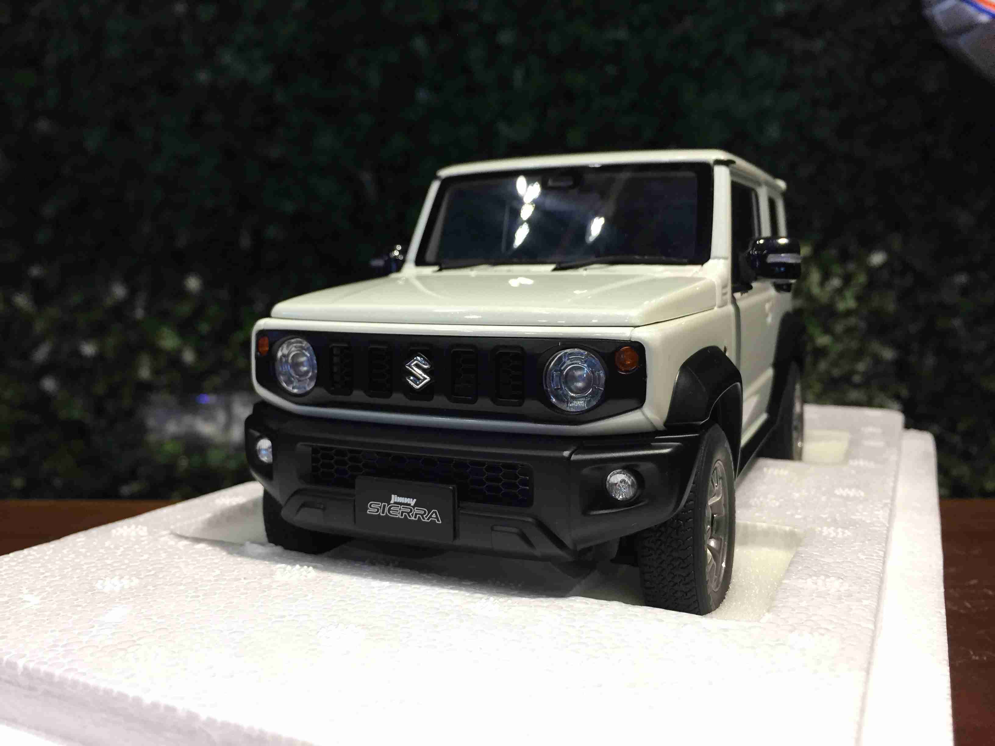 1/18 AUTOart Suzuki Jimny Sierra (JB74) White 78511【MGM】