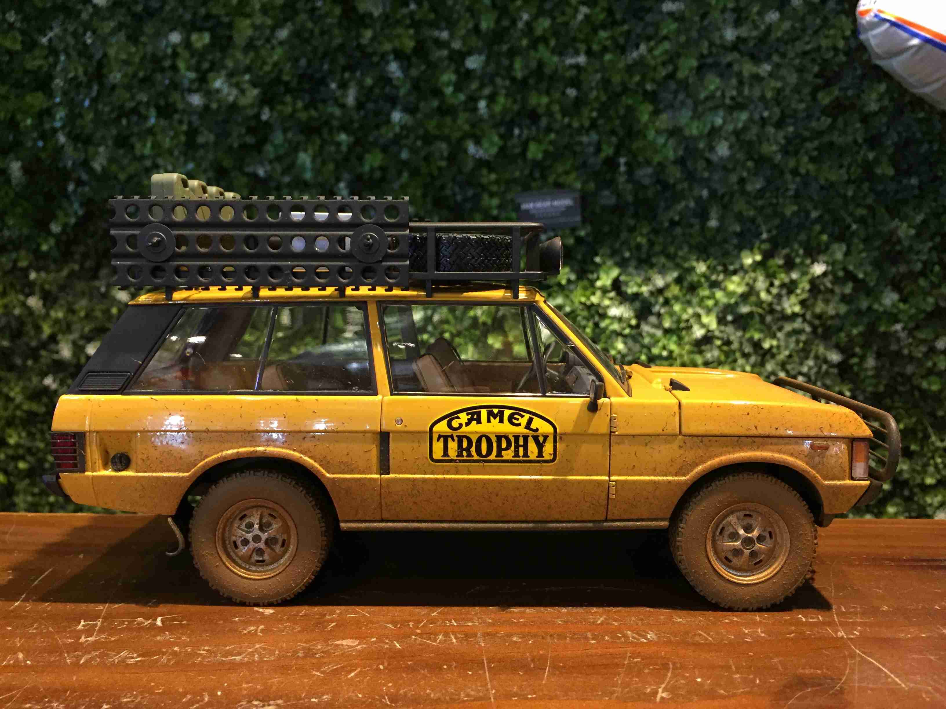 1/18 Almost Real Range Rover Camel Trophy Dirty 810110【MGM】