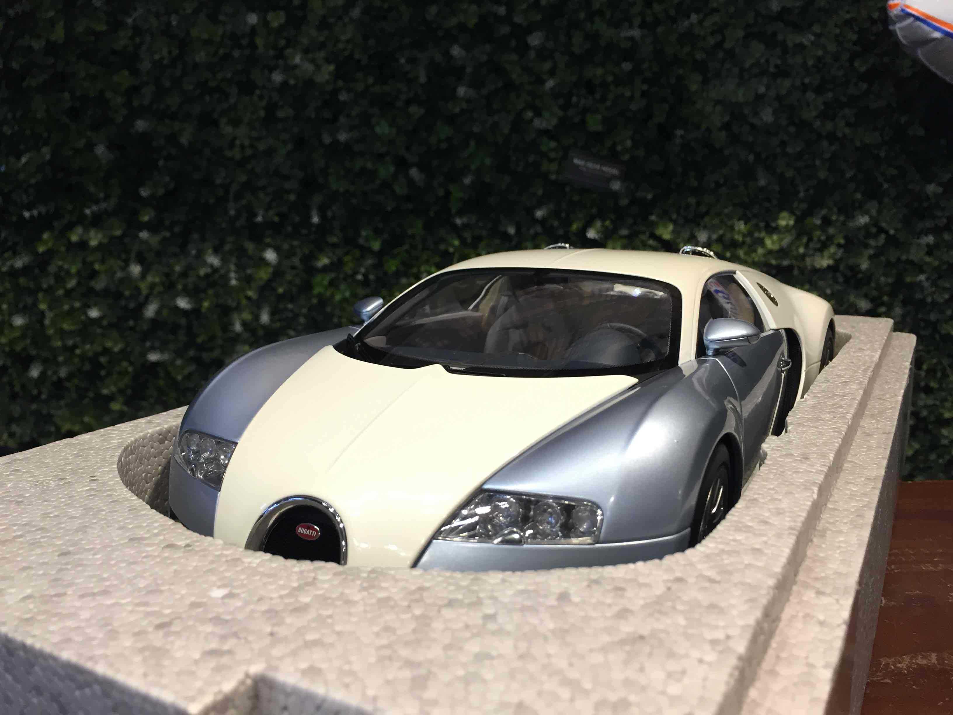 1/12 AUTOart Bugatti Veyron 16.4 White/Ice Blue 12533【MGM】 - Max