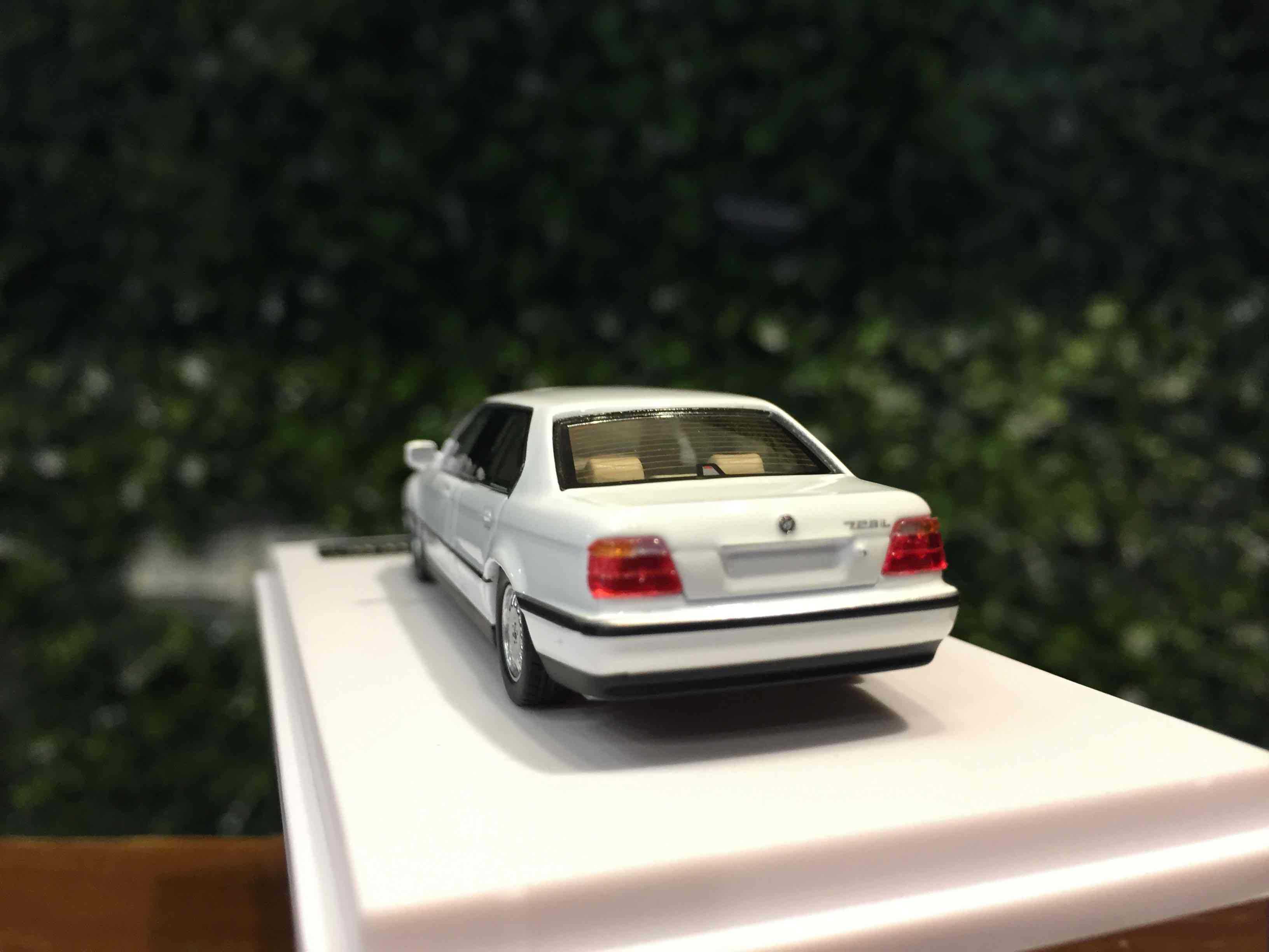 1/64 DCM BMW 7-Series L7 (E38) White【MGM】