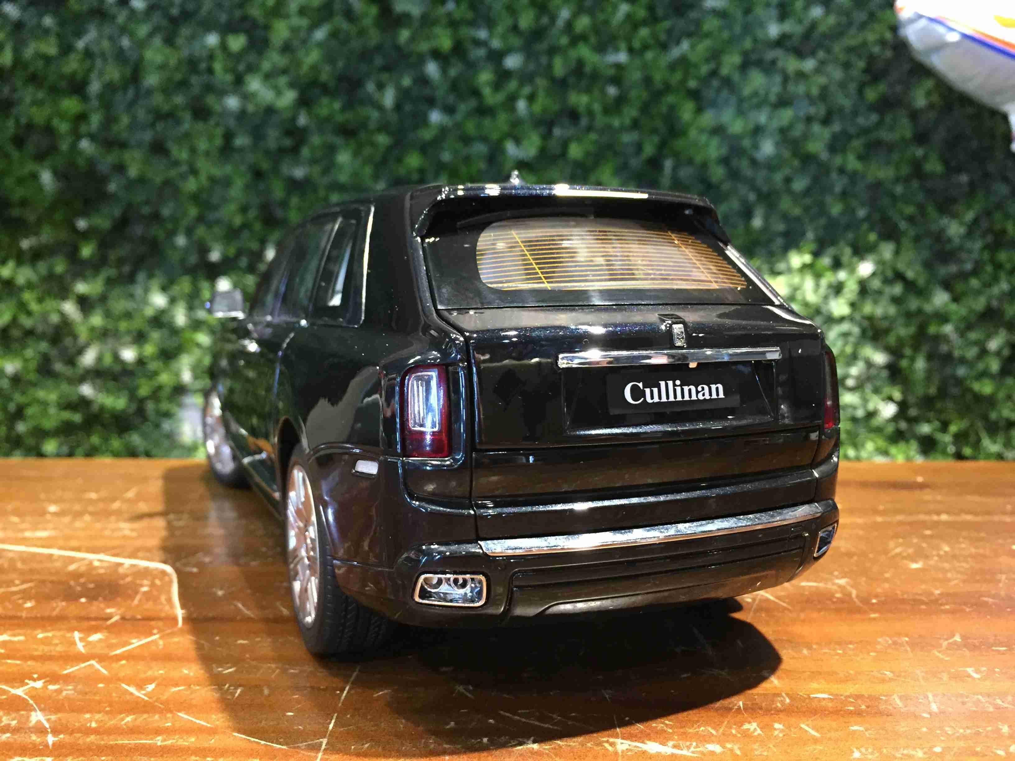 1/18 OEM Rolls-Royce Cullinan Black【MGM】