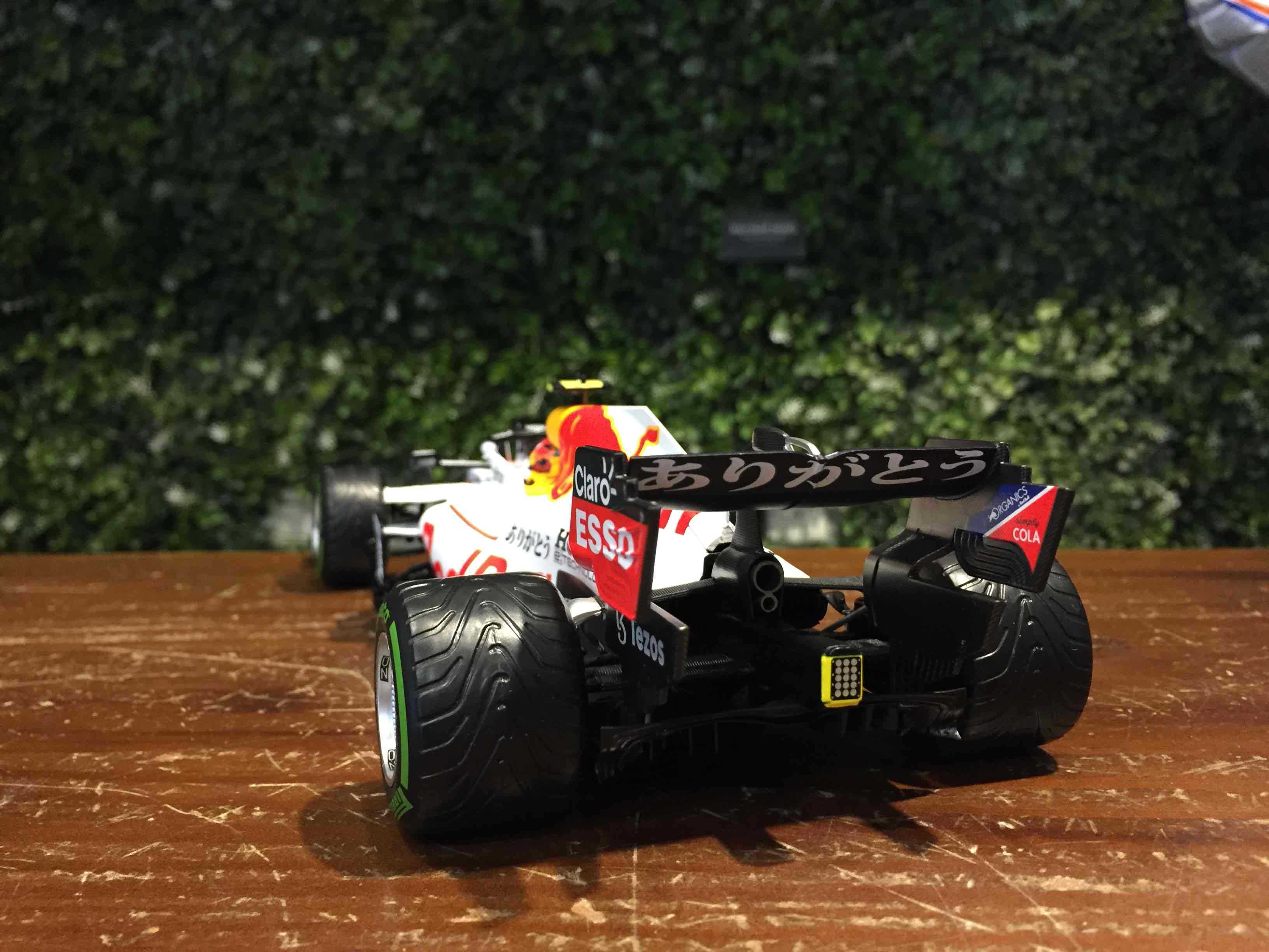 1/18 Minichamps Red Bull RB16B Sergio Perez 110211611【MGM】