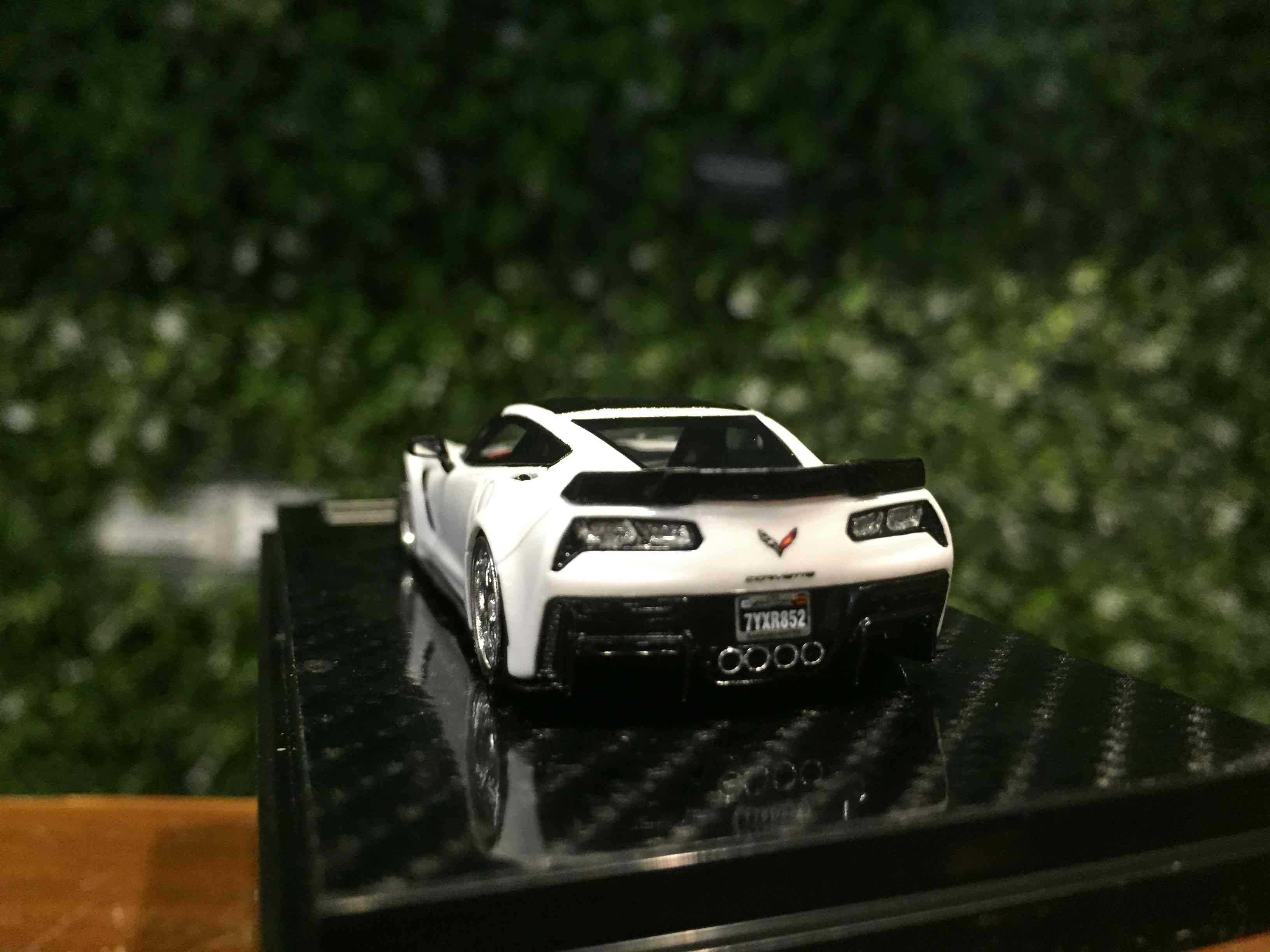 1/64 YM-Model Chevrolet Corvette C7 Bagged White【MGM】