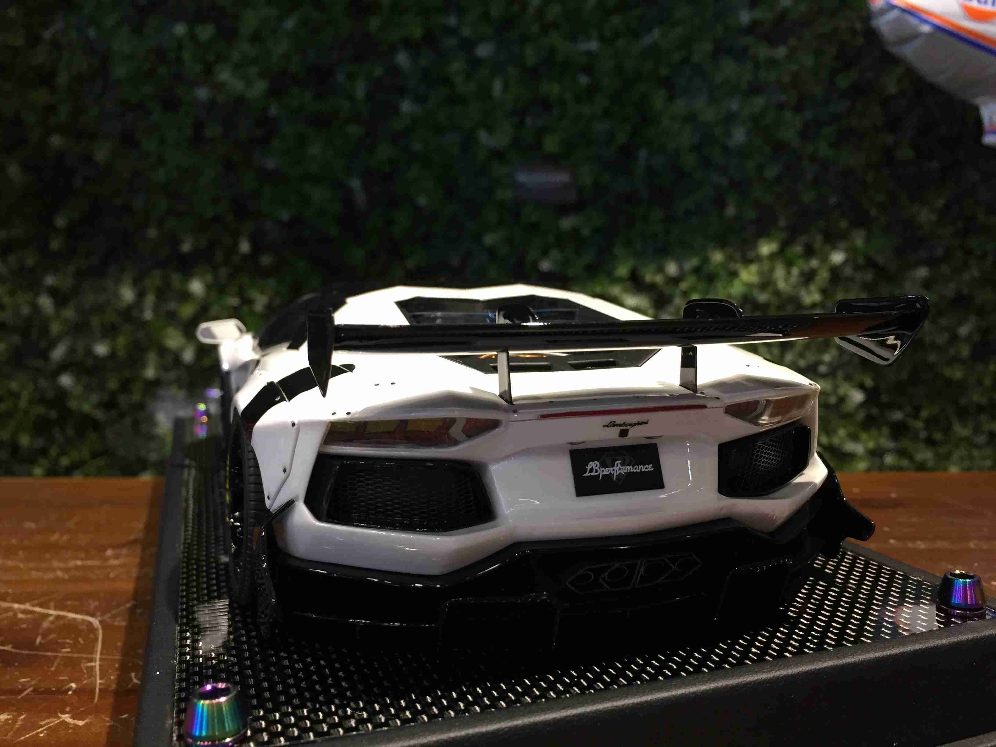 1/18 TP LB-Works Aventador 2.0 Black/White【MGM】