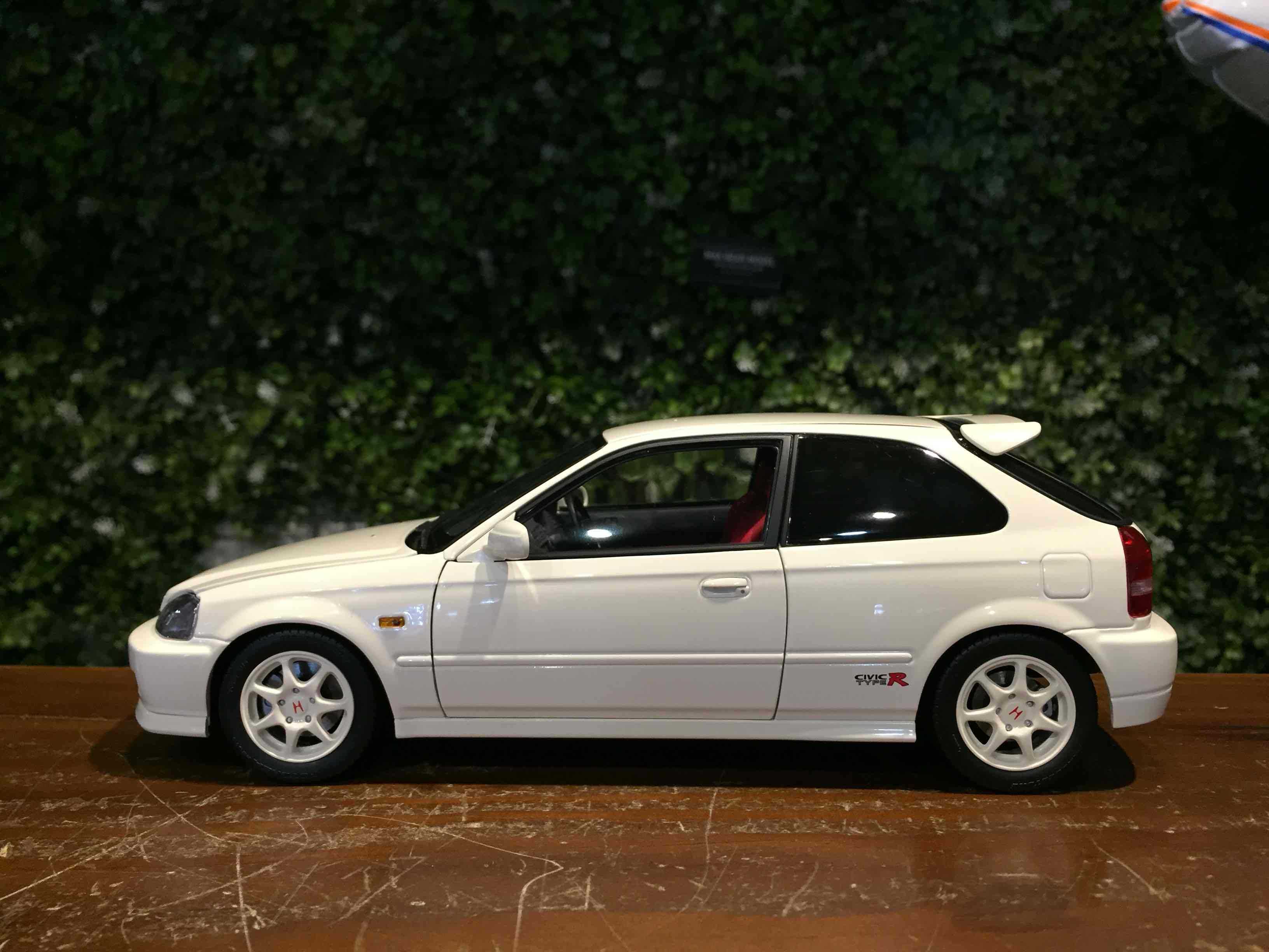 1/18 Motorhelix Honda Civic Type R (EK9) White M85001【MGM】