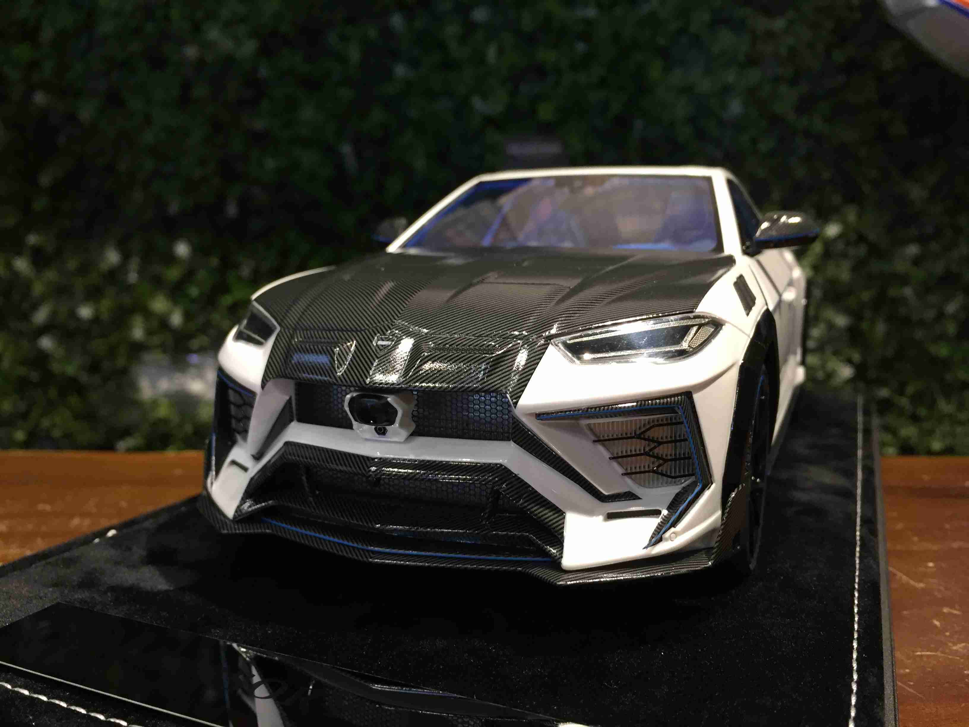 1/18 Mansory Lamborghini Urus Venatus MY18UVWB【MGM】