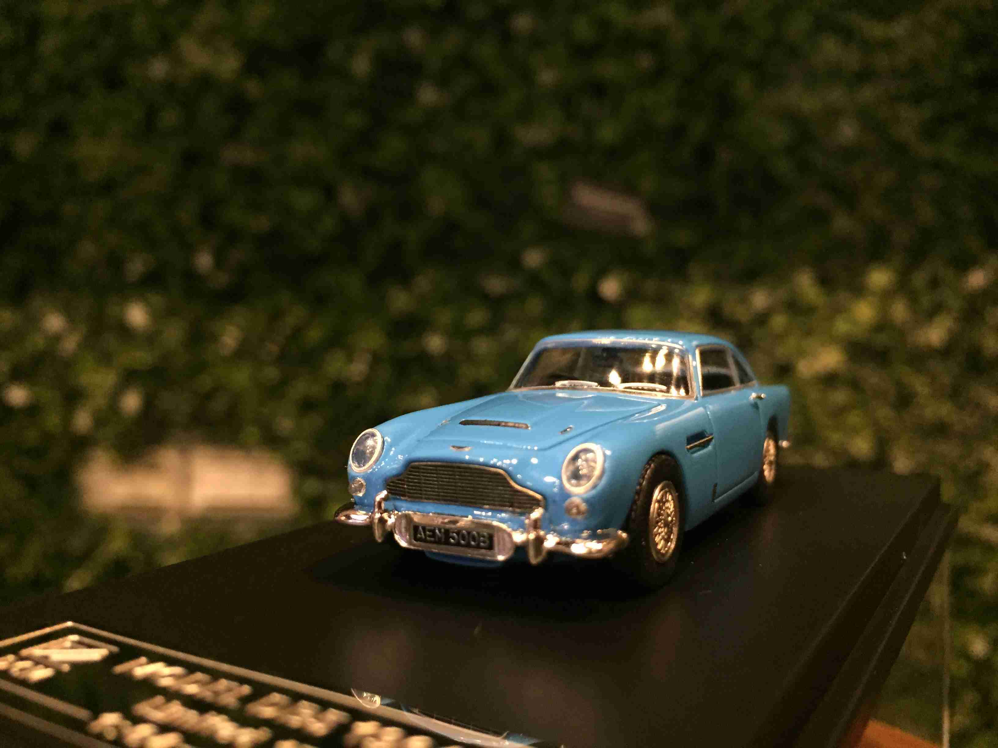 1/64 DCM Aston Martin DB5 60th Blue【MGM】