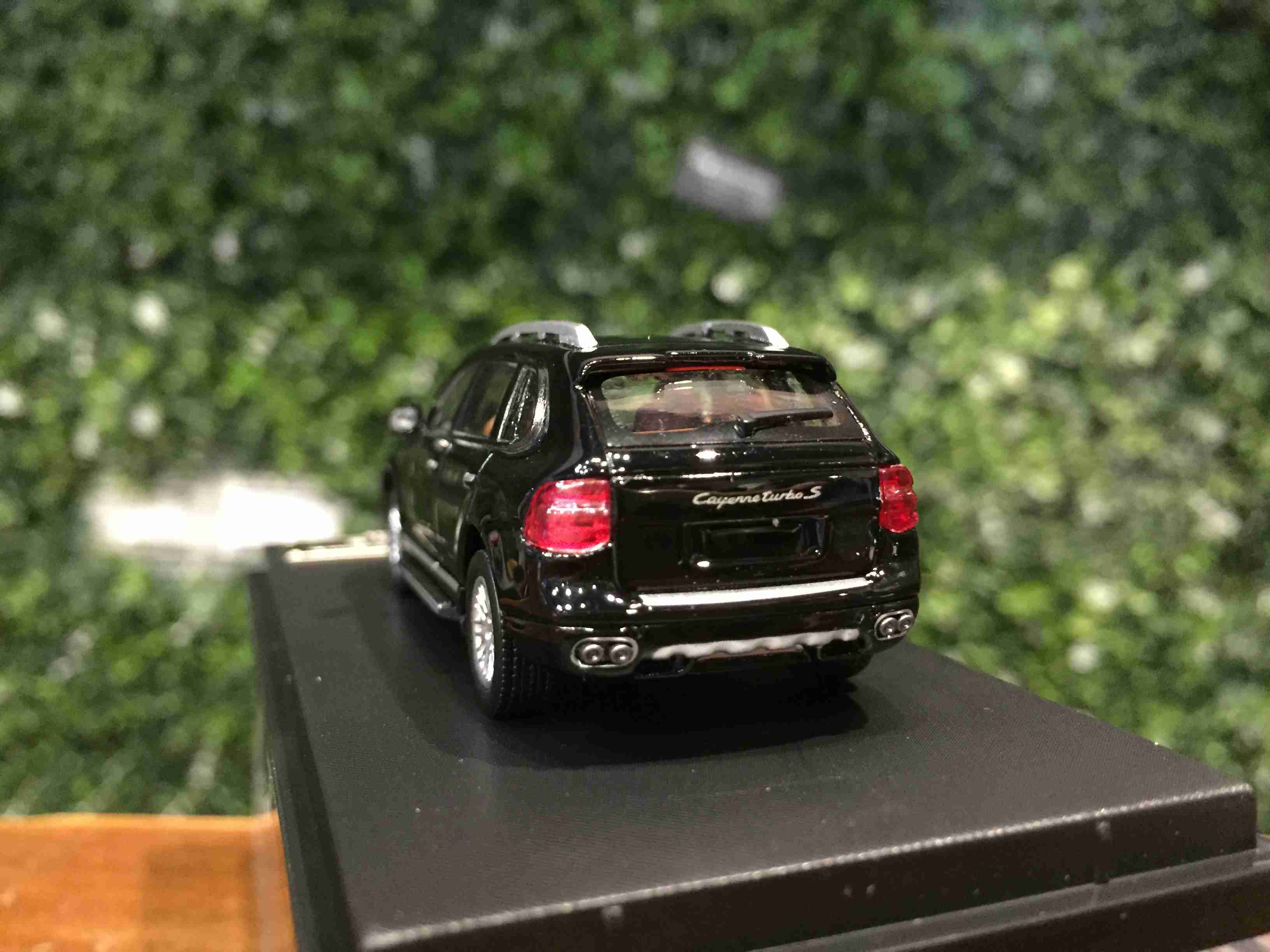 1/64 StreetWeapon Porsche Cayenne Turbo S (957) Black【MGM】