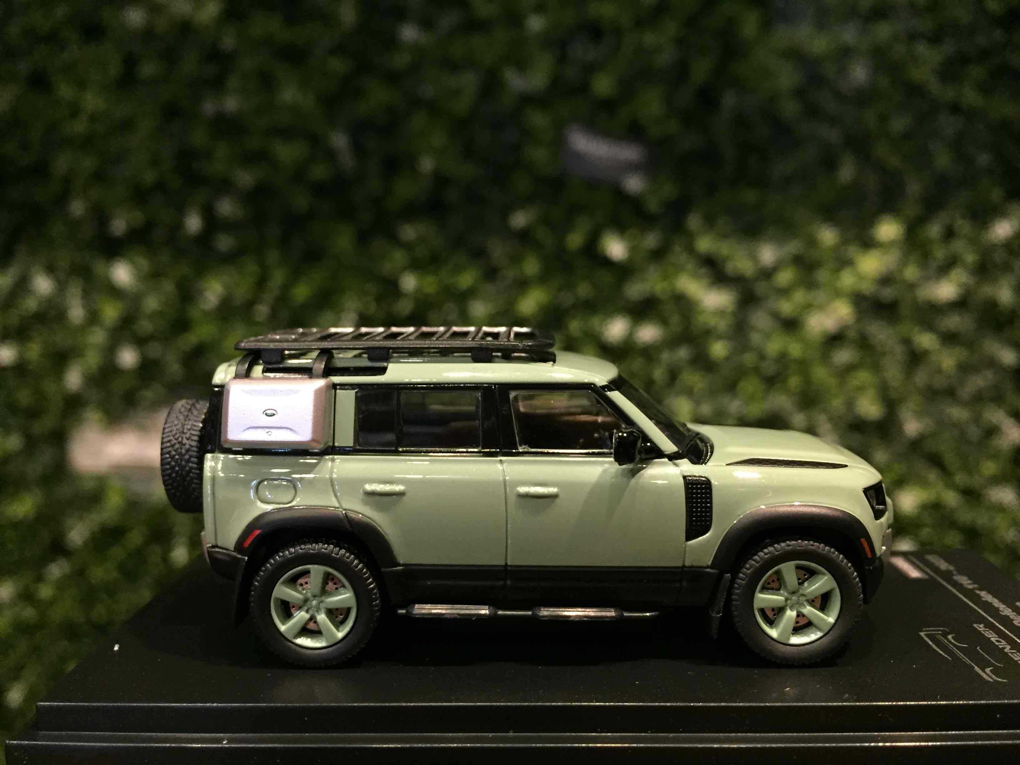 1/64 Almost Real Land Rover Defender 110 75th 610815001【MGM】